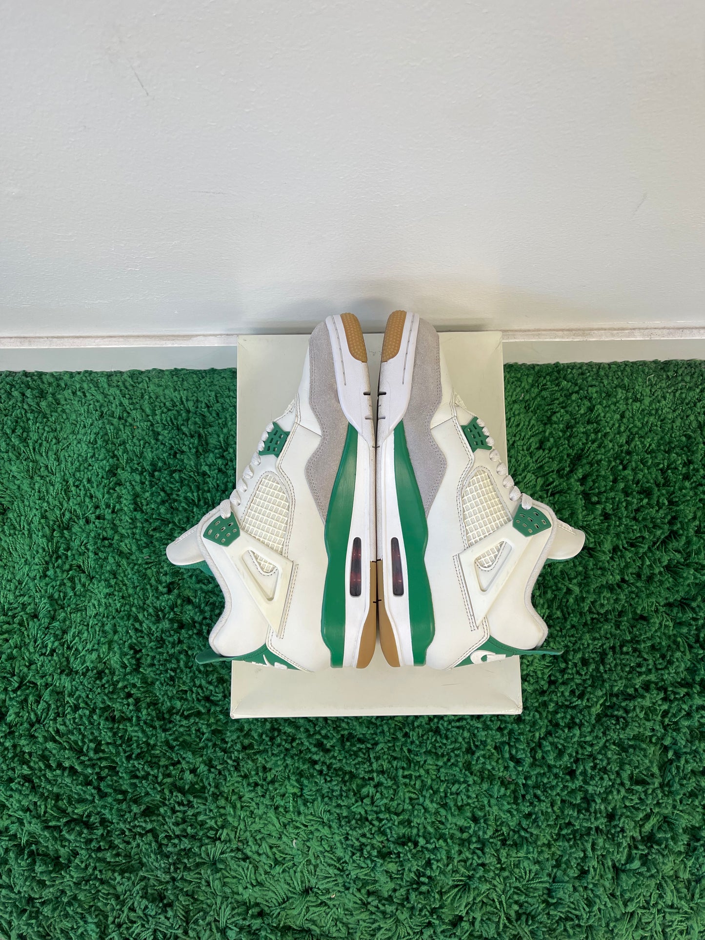 Used Jordan 4 Retro SB Pine Green (Men’s)