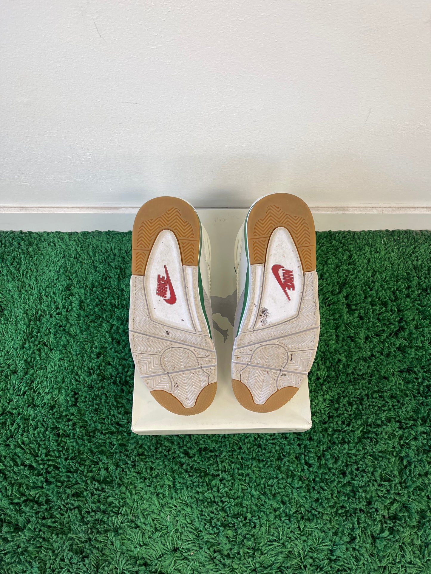 Used Jordan 4 Retro SB Pine Green (Men’s)