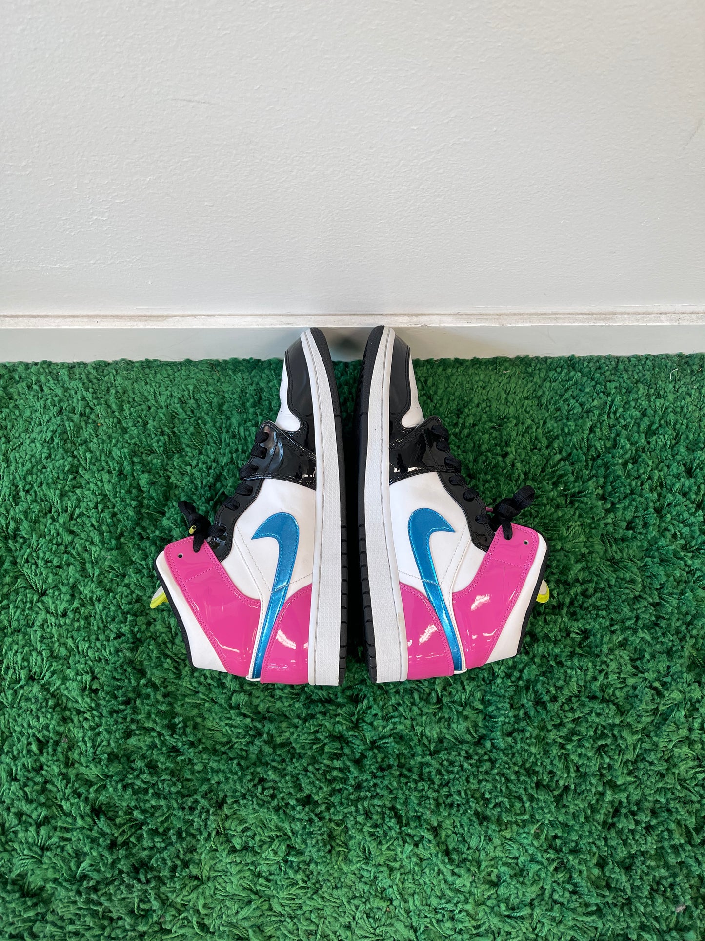 Used Jordan 1 Mid White Black Cyber Pink (Men’s)
