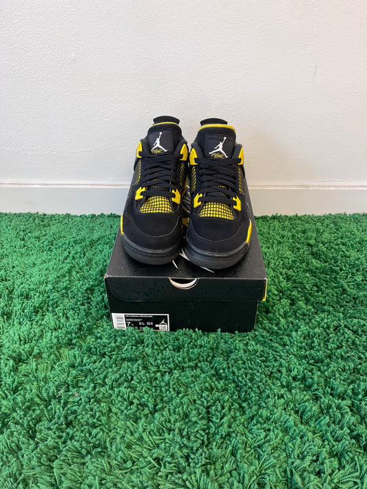 Used Jordan 4 Retro Thunder 2023 (Youth)