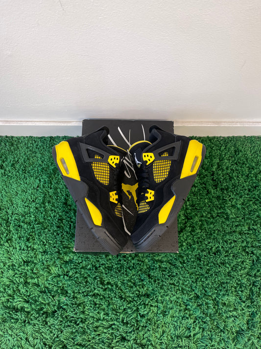 Used Jordan 4 Retro Thunder 2023 (Youth)