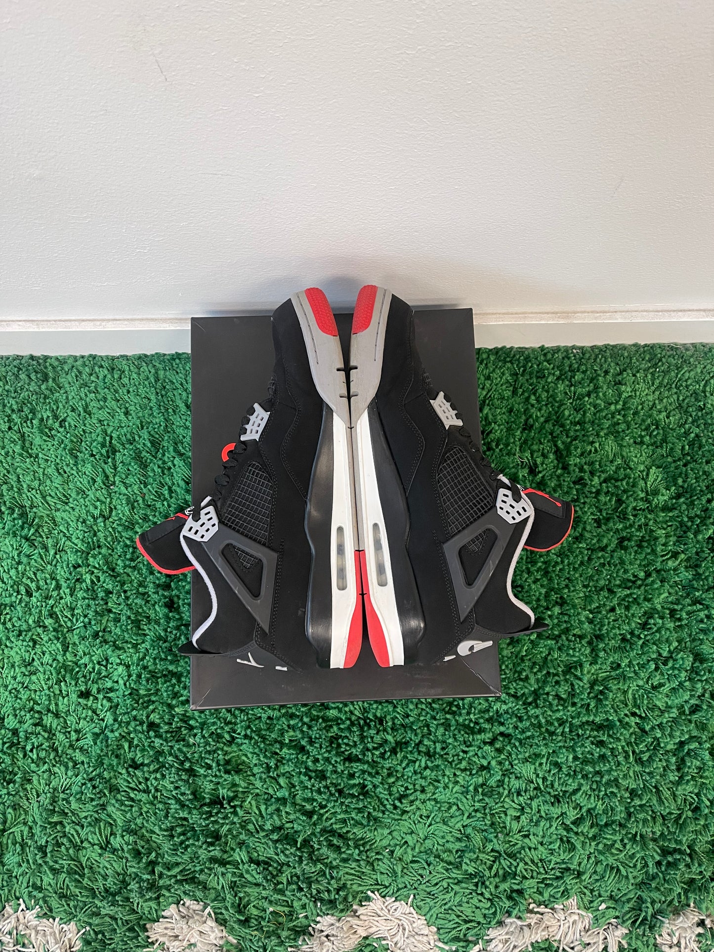 Used Jordan 4 Retro Bred 2019 (Men’s)