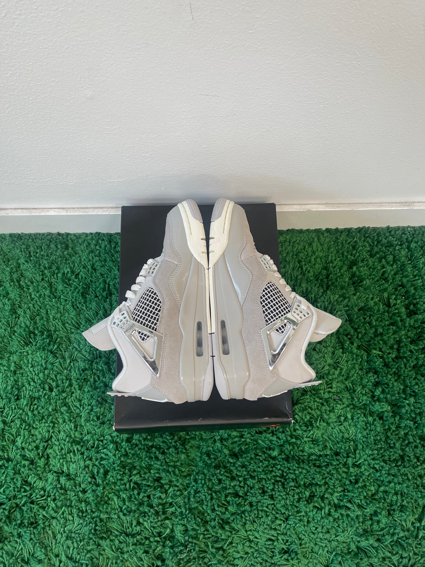Used Jordan 4 Retro Frozen Moments (Women’s)