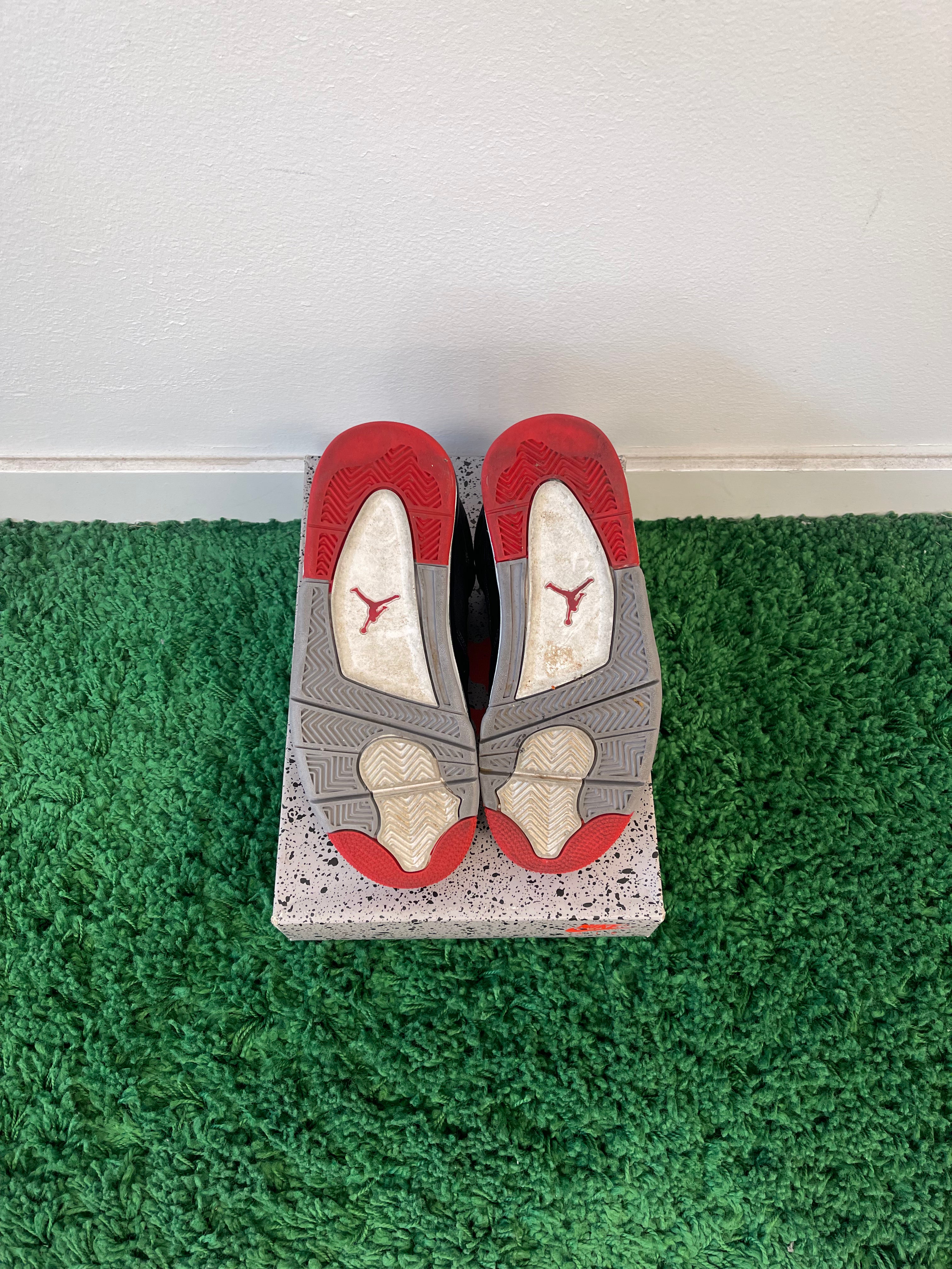 Used Jordan 4 Retro Bred Reimagined (Youth)