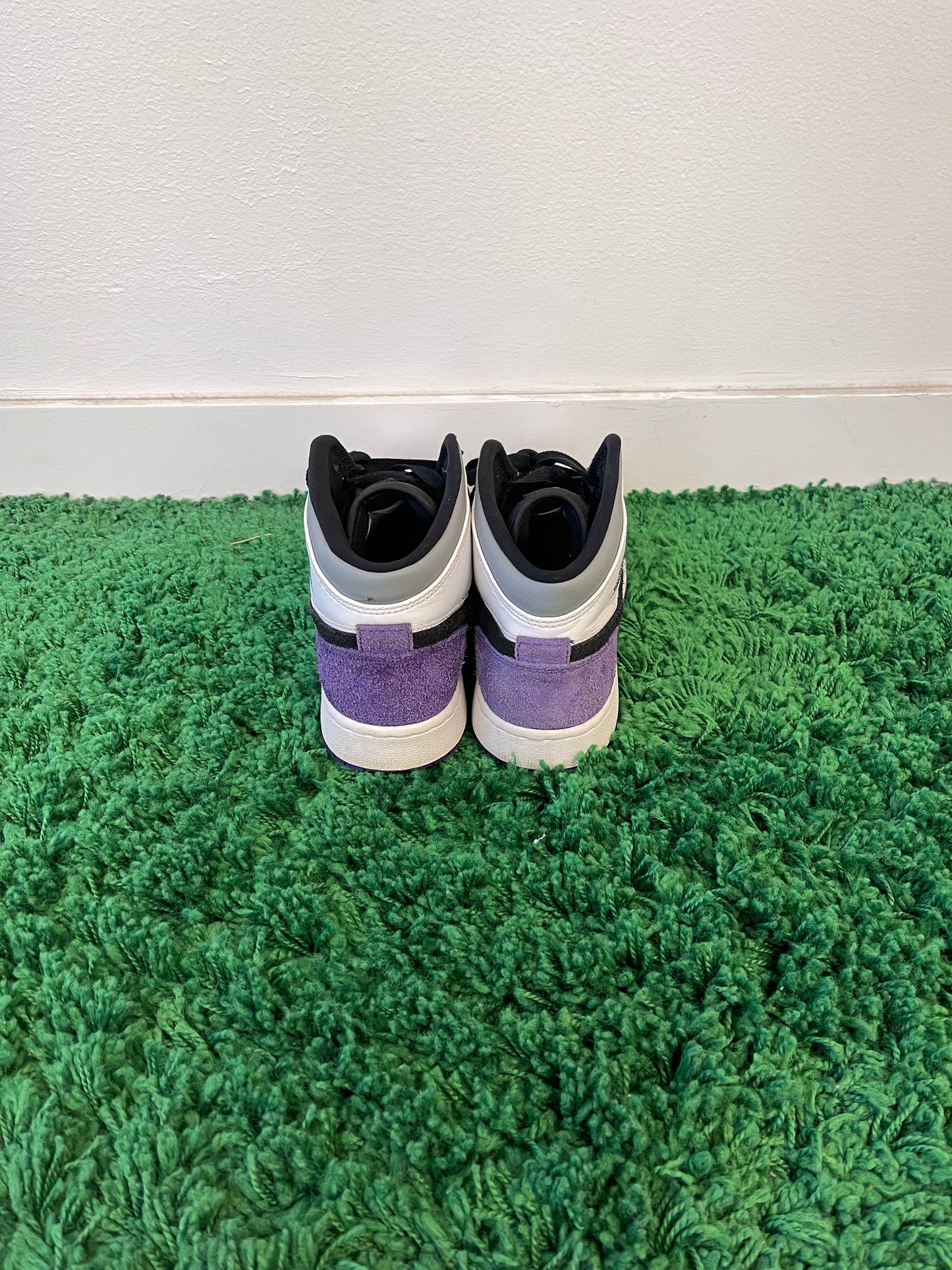 Used Jordan 1 Mid SE Purple (Youth)