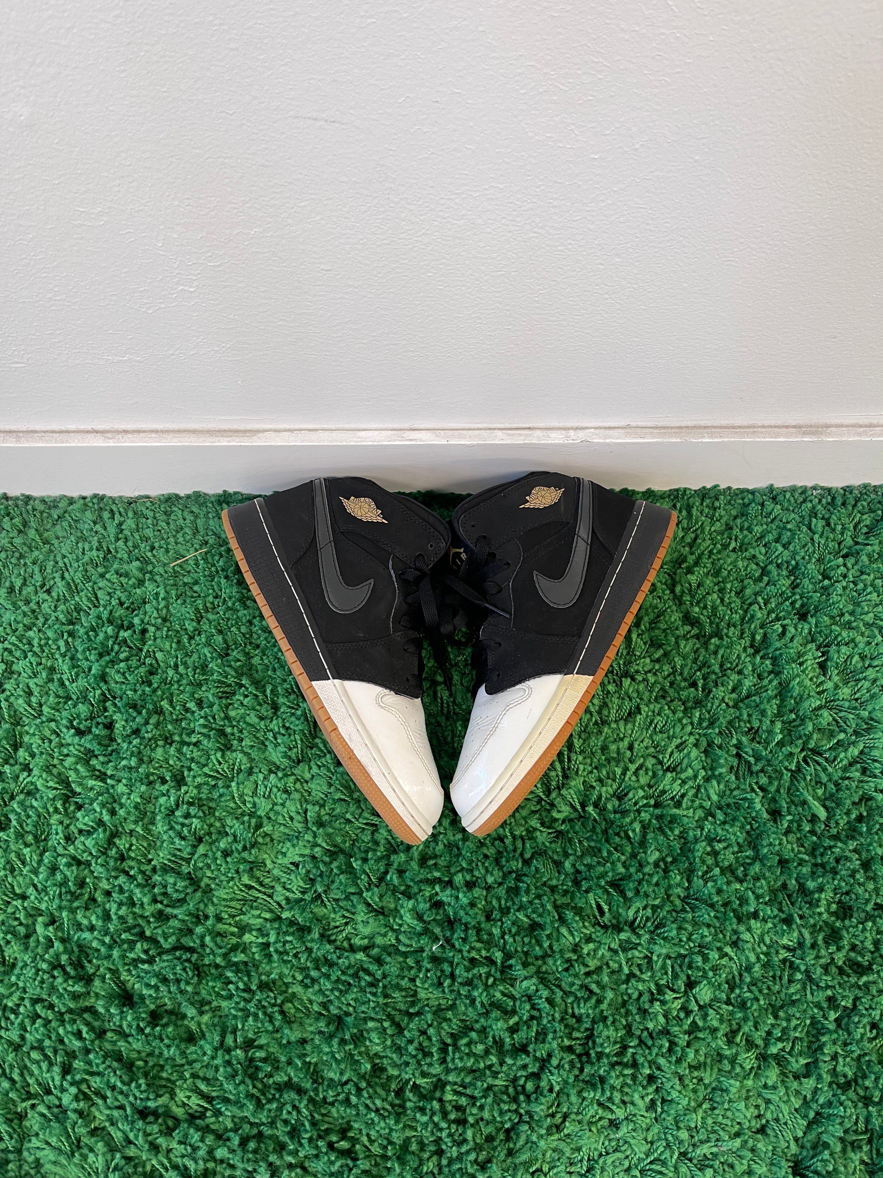 Used Jordan 1 Mid Black White Gold (Youth)