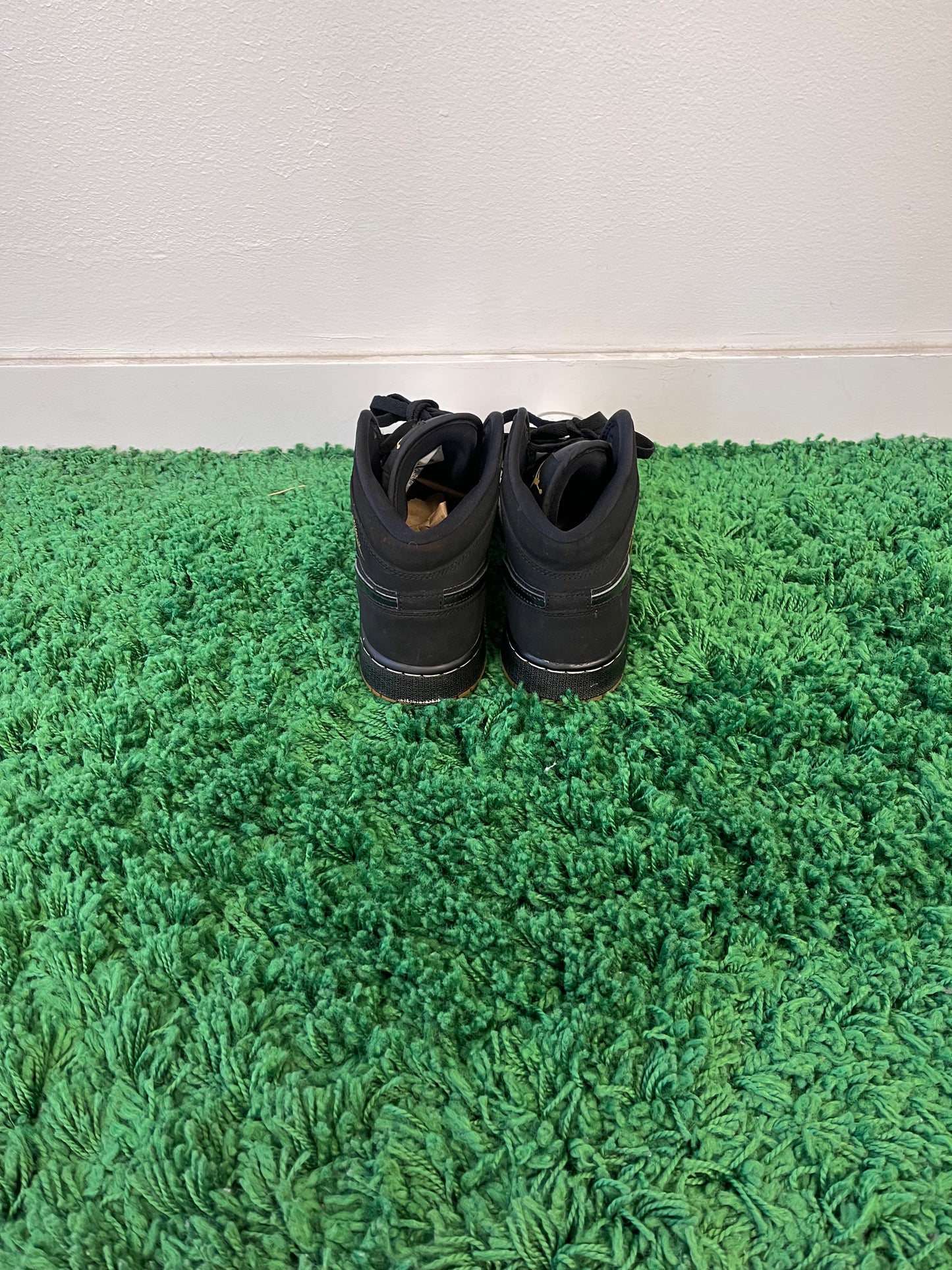 Used Jordan 1 Mid Black White Gold (Youth)