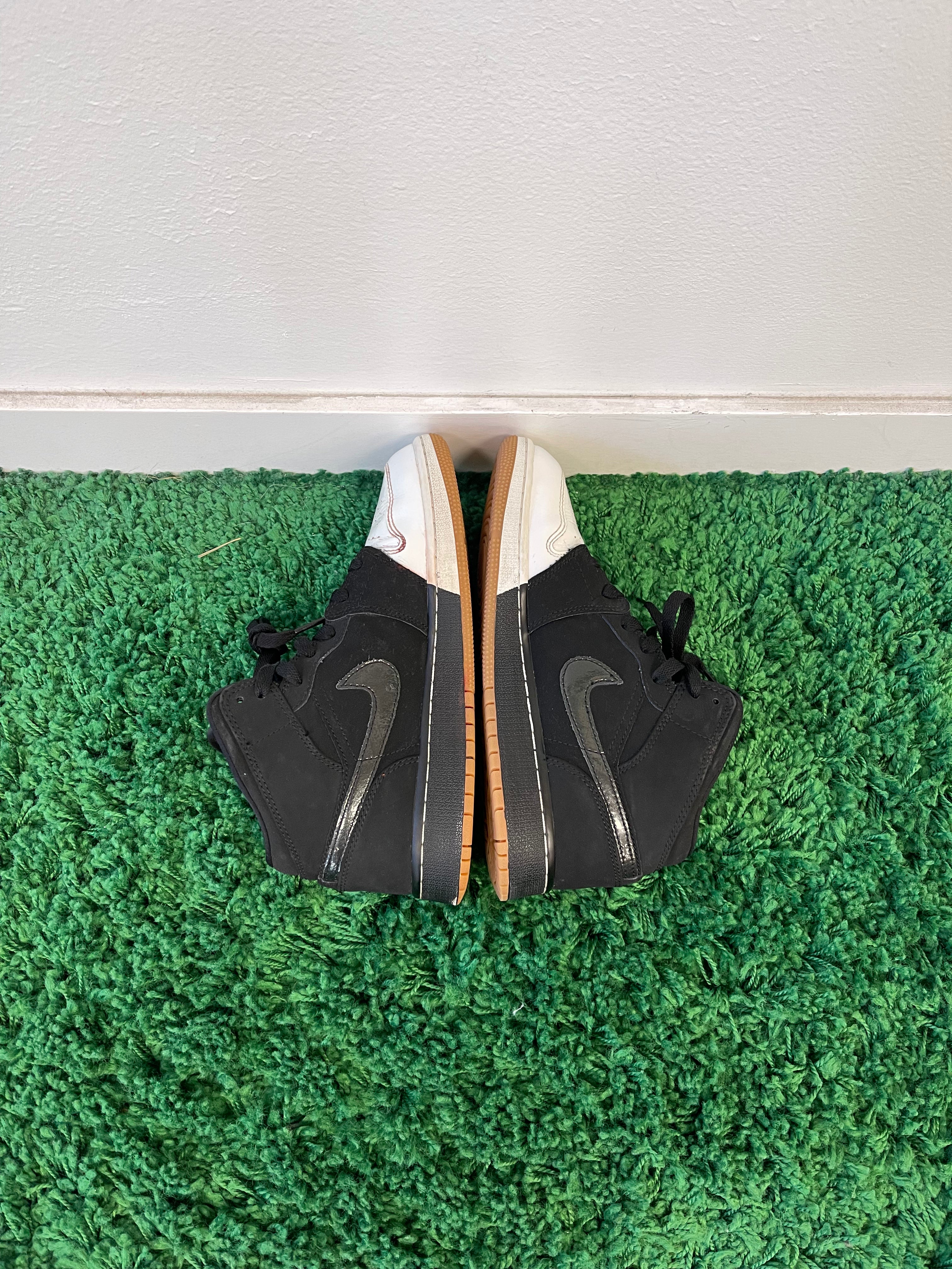 Used Jordan 1 Mid Black White Gold (Youth)