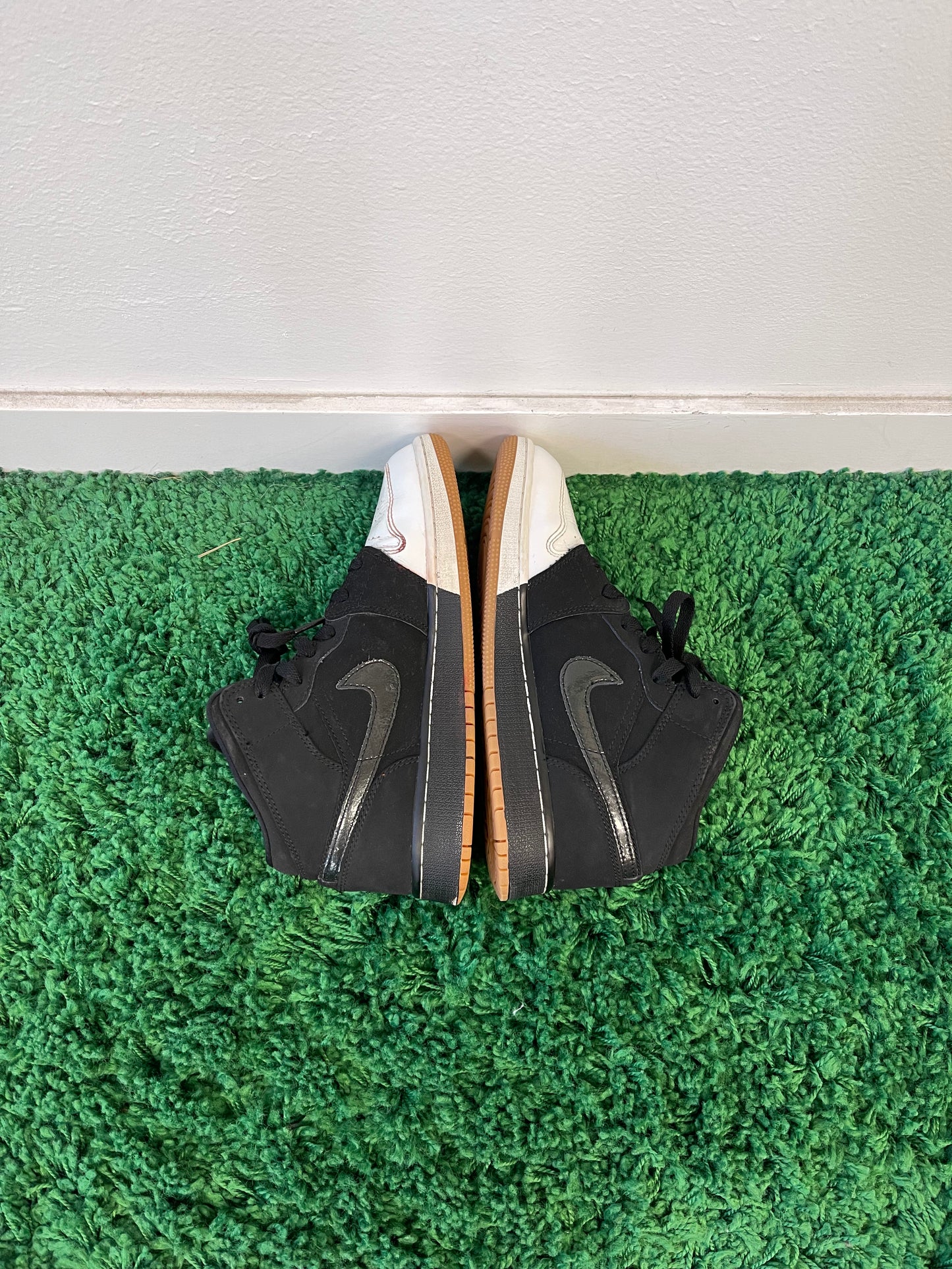 Used Jordan 1 Mid Black White Gold (Youth)