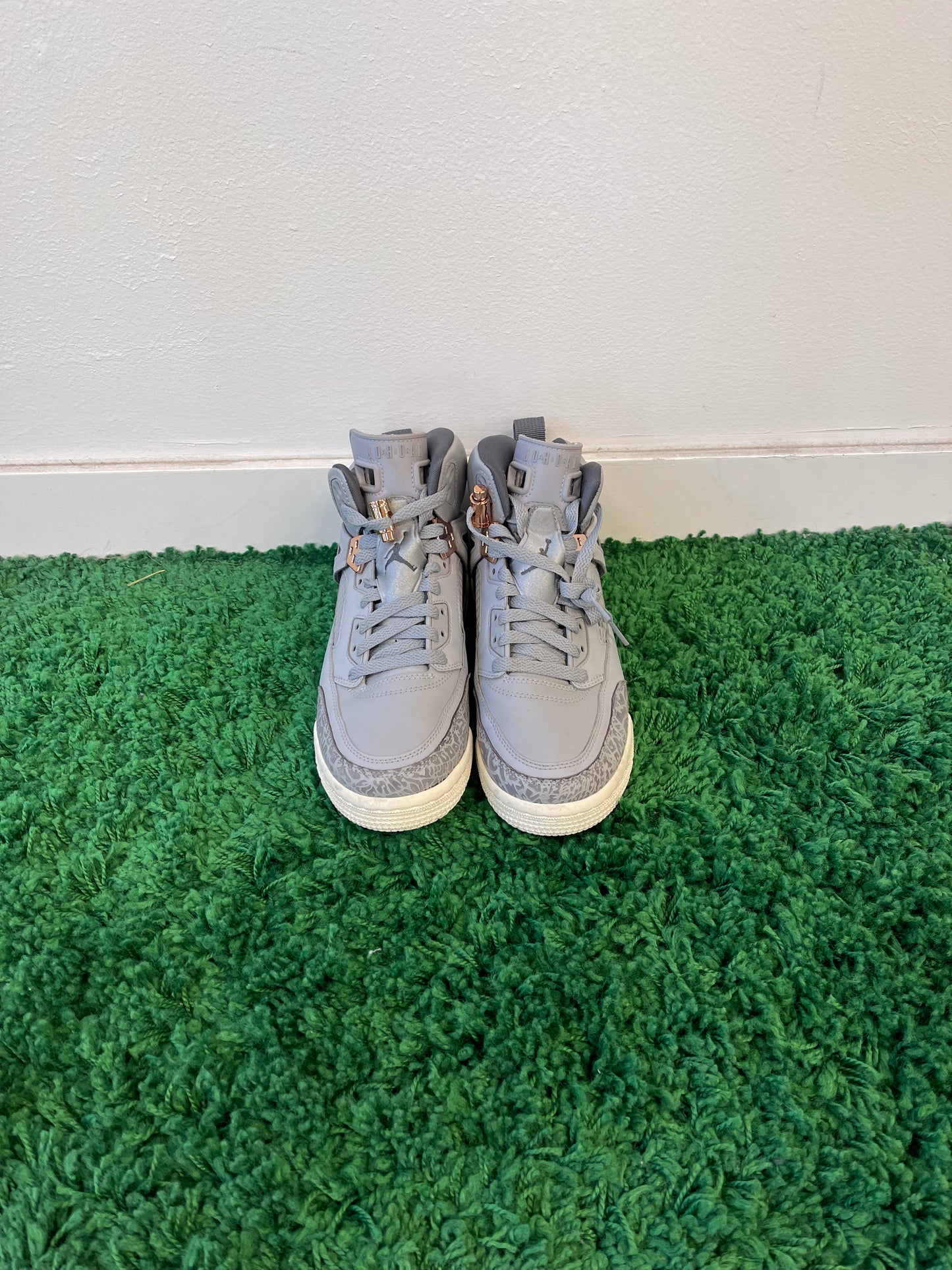 Used Jordan Spizike Wolf Grey Metallic Red Bronze (Youth)
