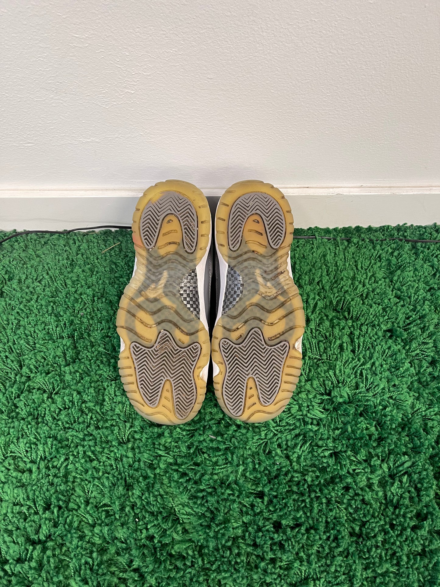 Used Jordan 11 Retro Cool Grey 2021 (Youth)