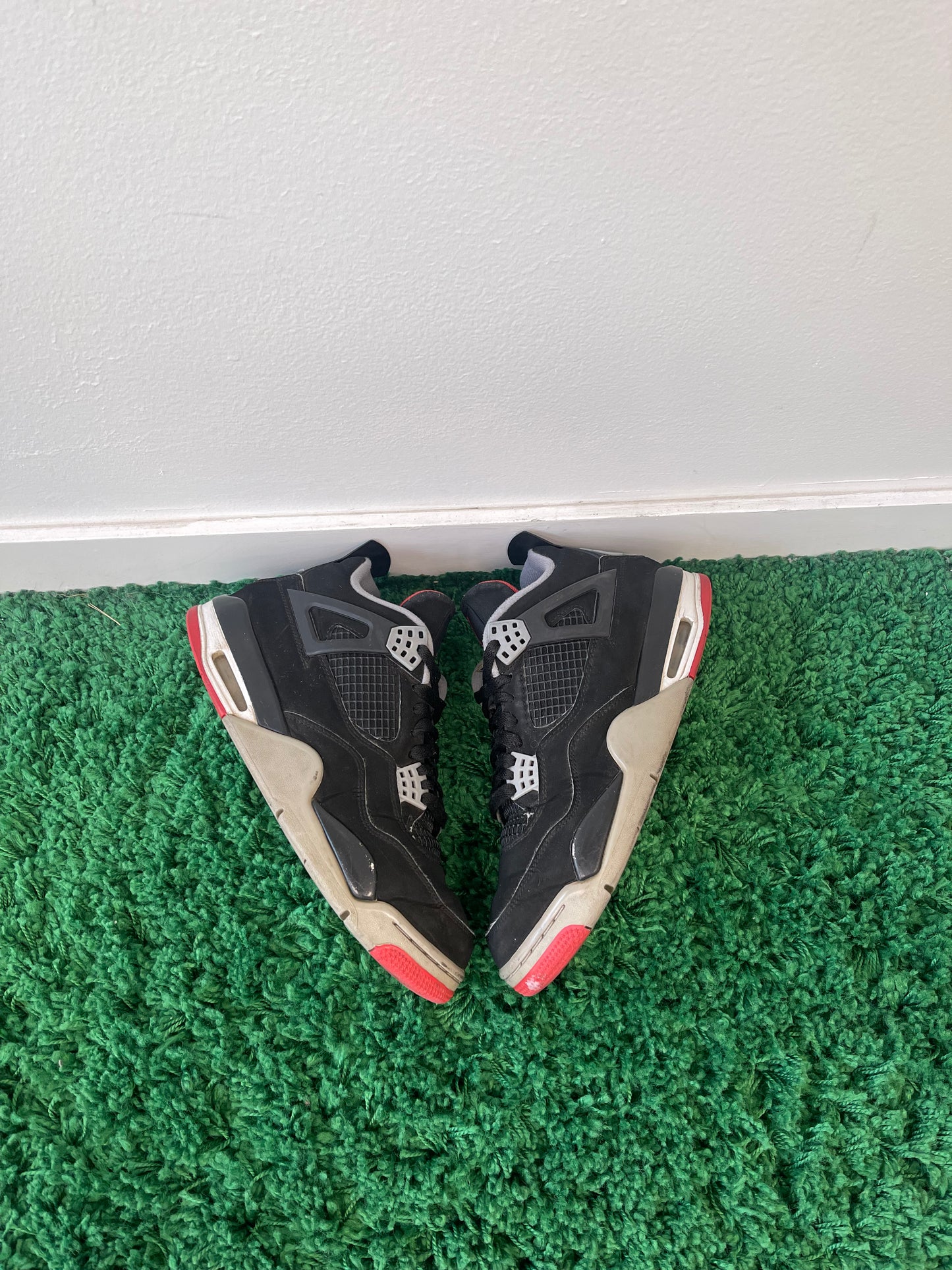 Used Jordan 4 Retro Bred 2019 (Men’s)