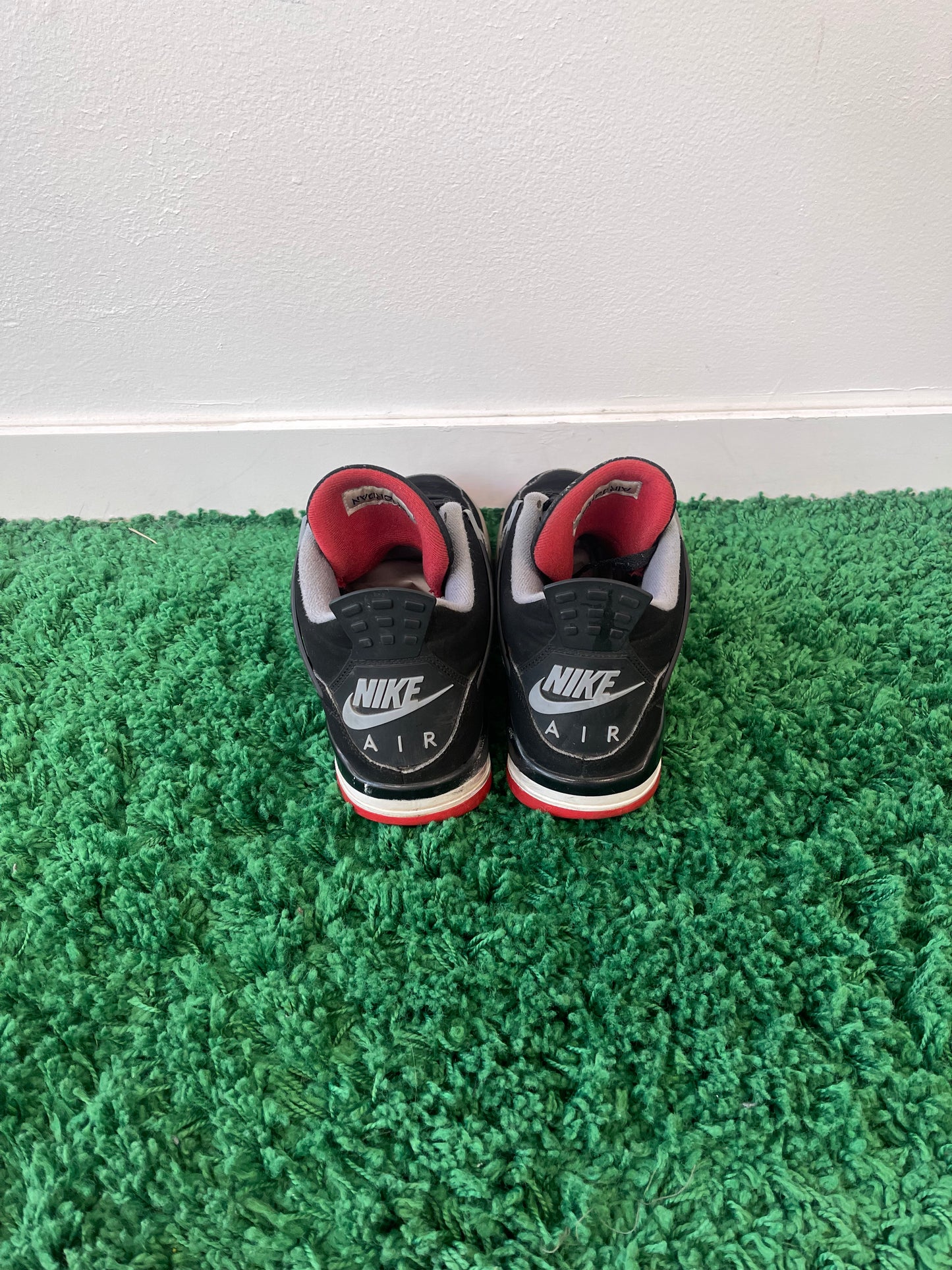 Used Jordan 4 Retro Bred 2019 (Men’s)
