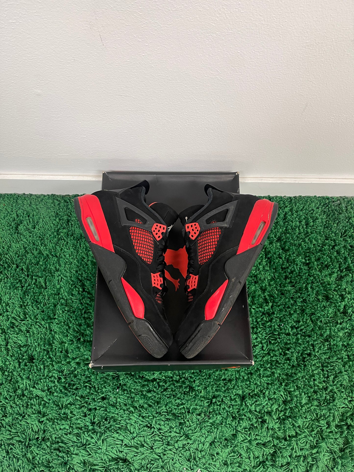 Used Jordan 4 Retro Red Thunder (Men’s)