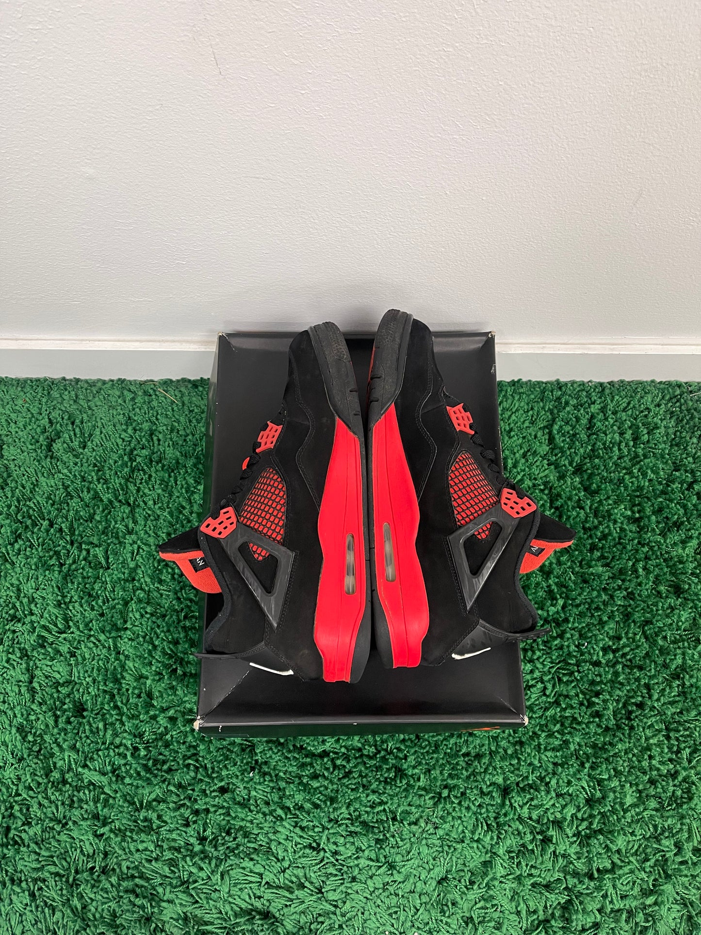 Used Jordan 4 Retro Red Thunder (Men’s)