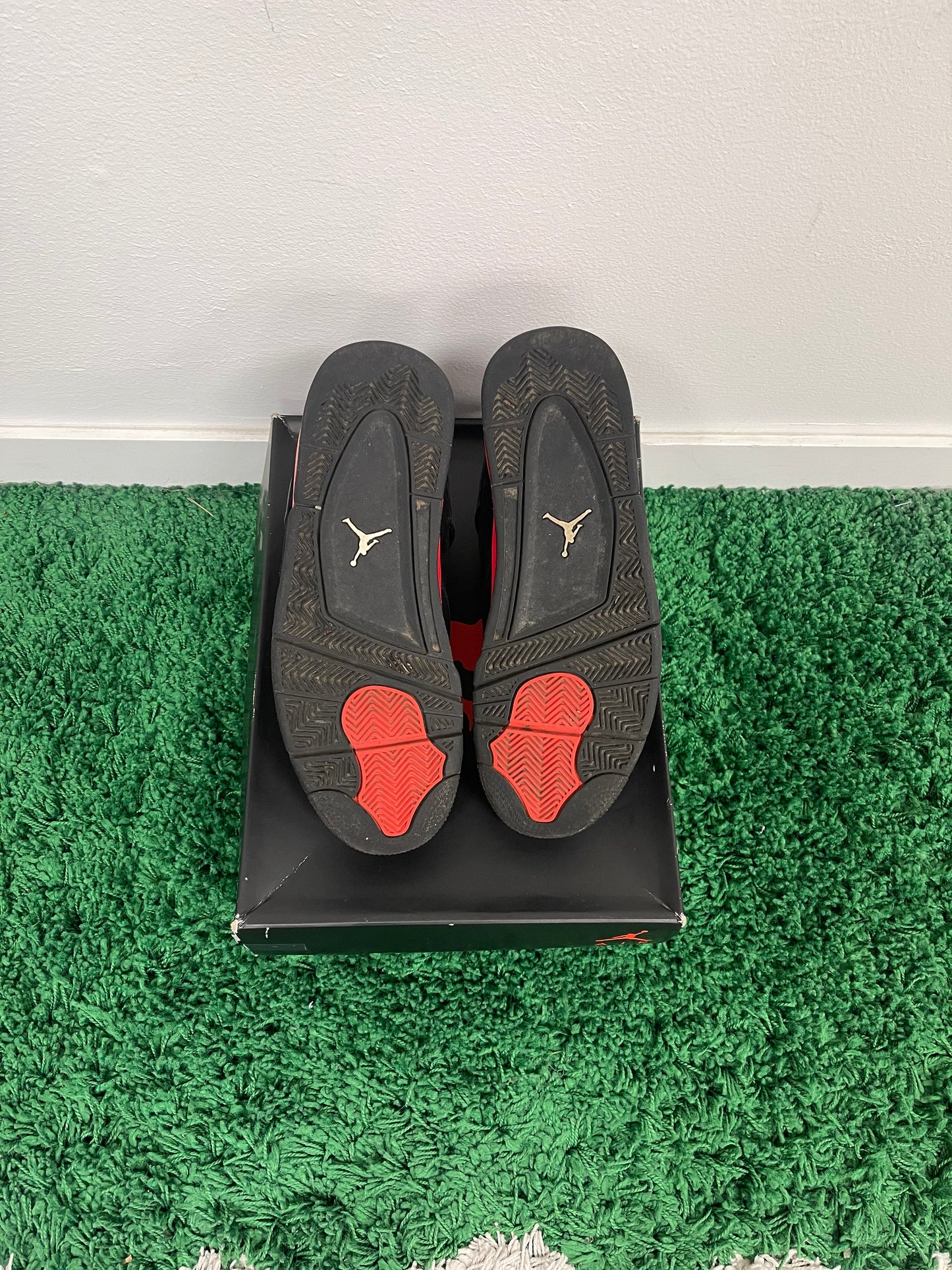 Used Jordan 4 Retro Red Thunder (Men’s)