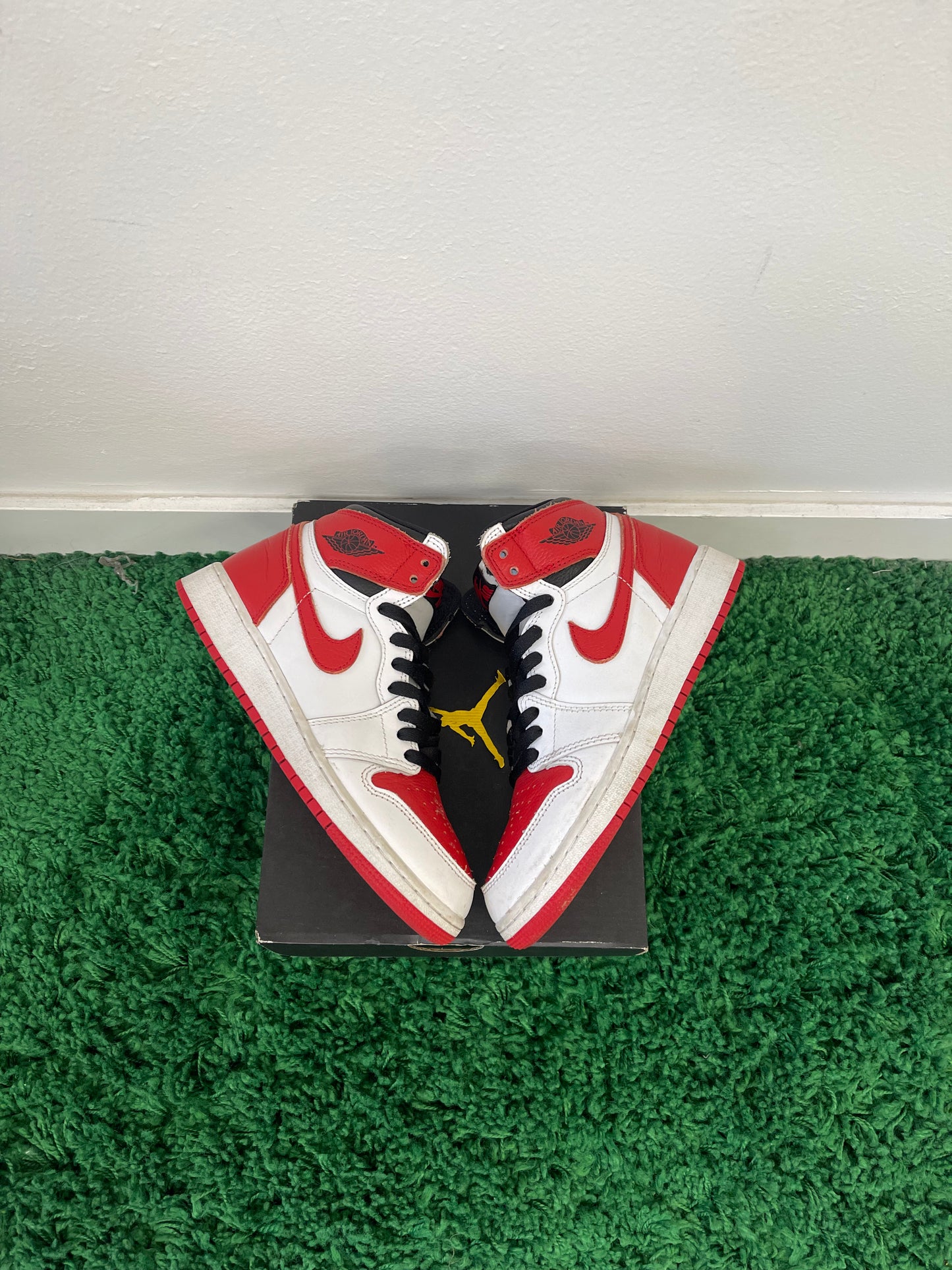 Used Jordan 1 Retro High OG Heritage (Youth)