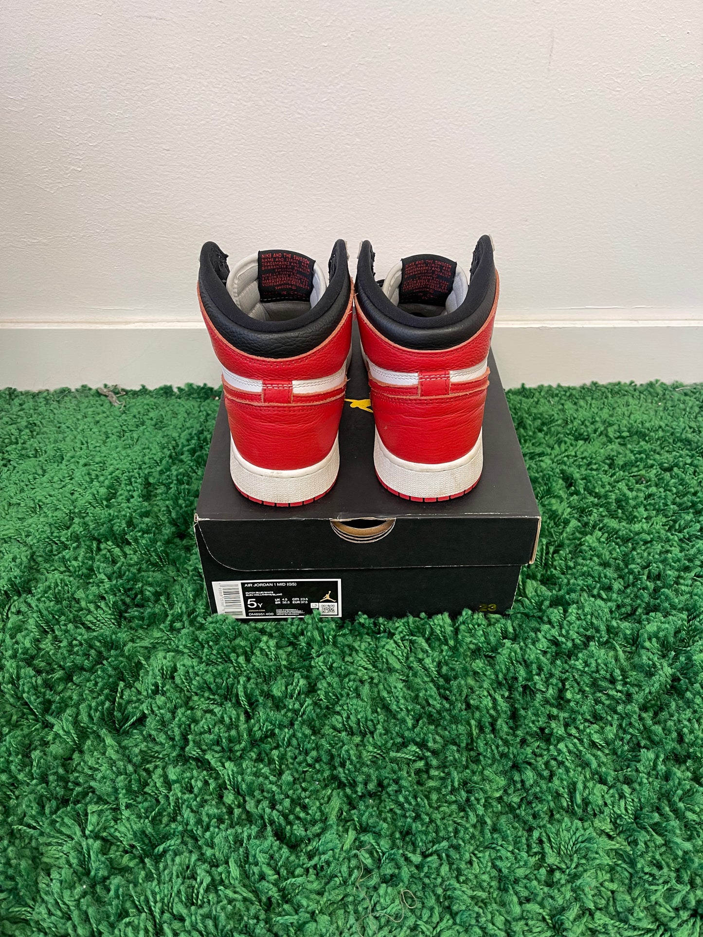 Used Jordan 1 Retro High OG Heritage (Youth)