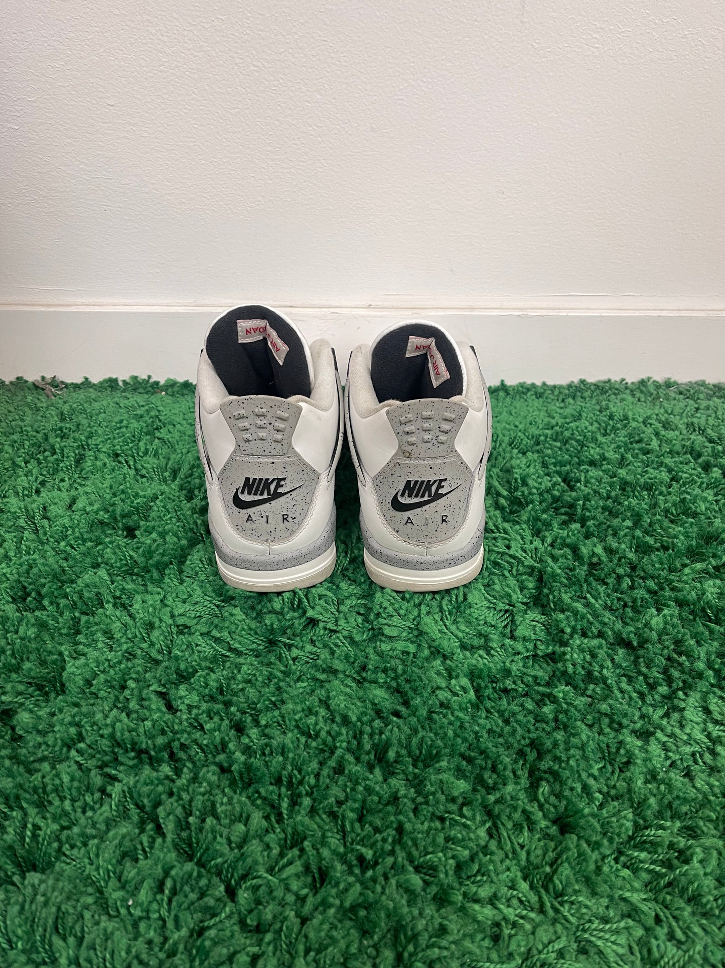 Used Jordan 4 Retro White Cement 2025 (Youth)
