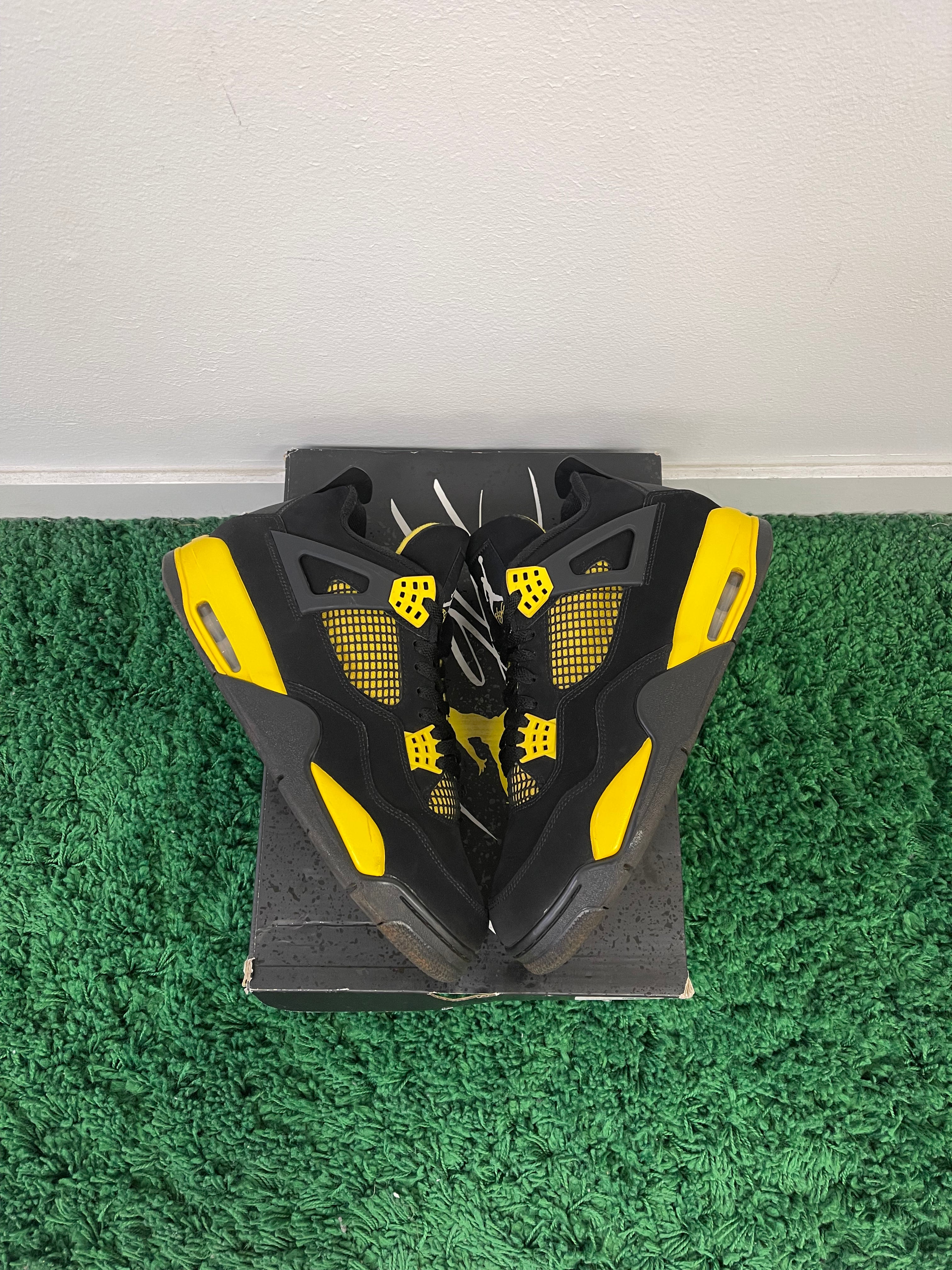Used Jordan 4 Retro Thunder 2023 (Men’s)