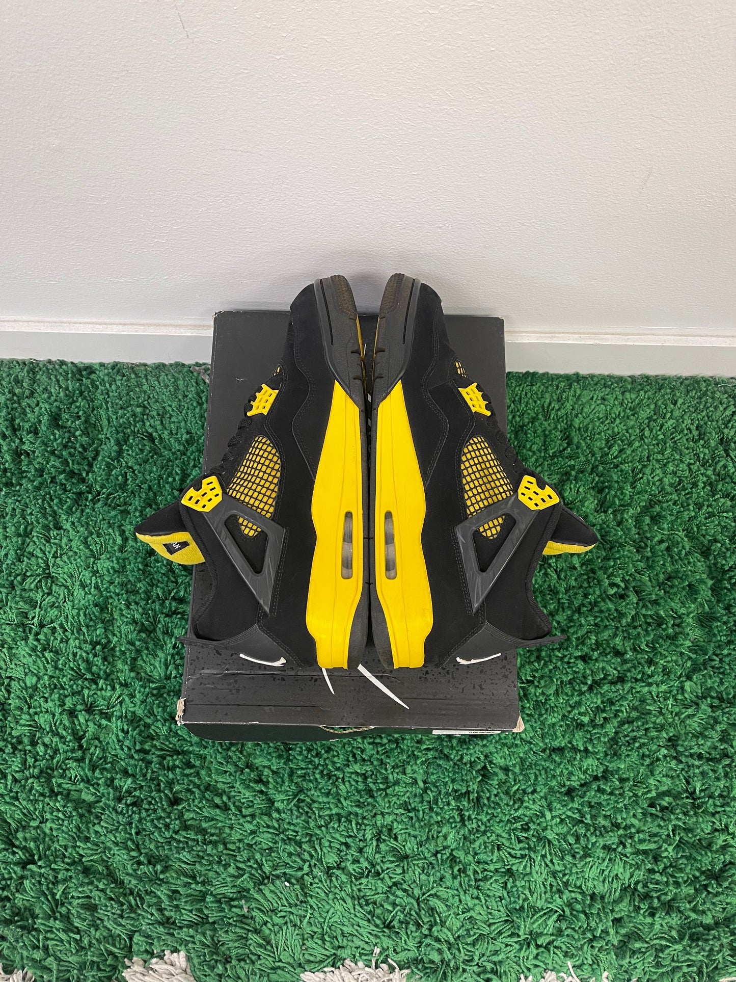 Used Jordan 4 Retro Thunder 2023 (Men’s)
