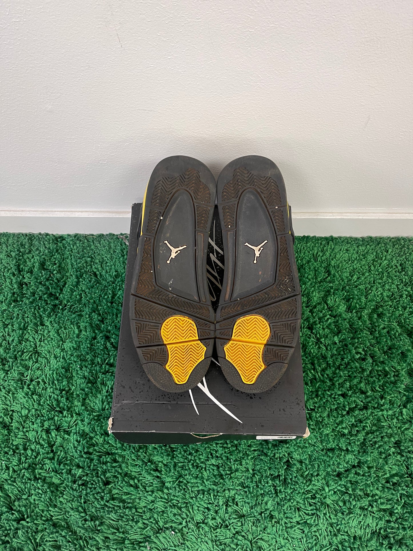 Used Jordan 4 Retro Thunder 2023 (Men’s)