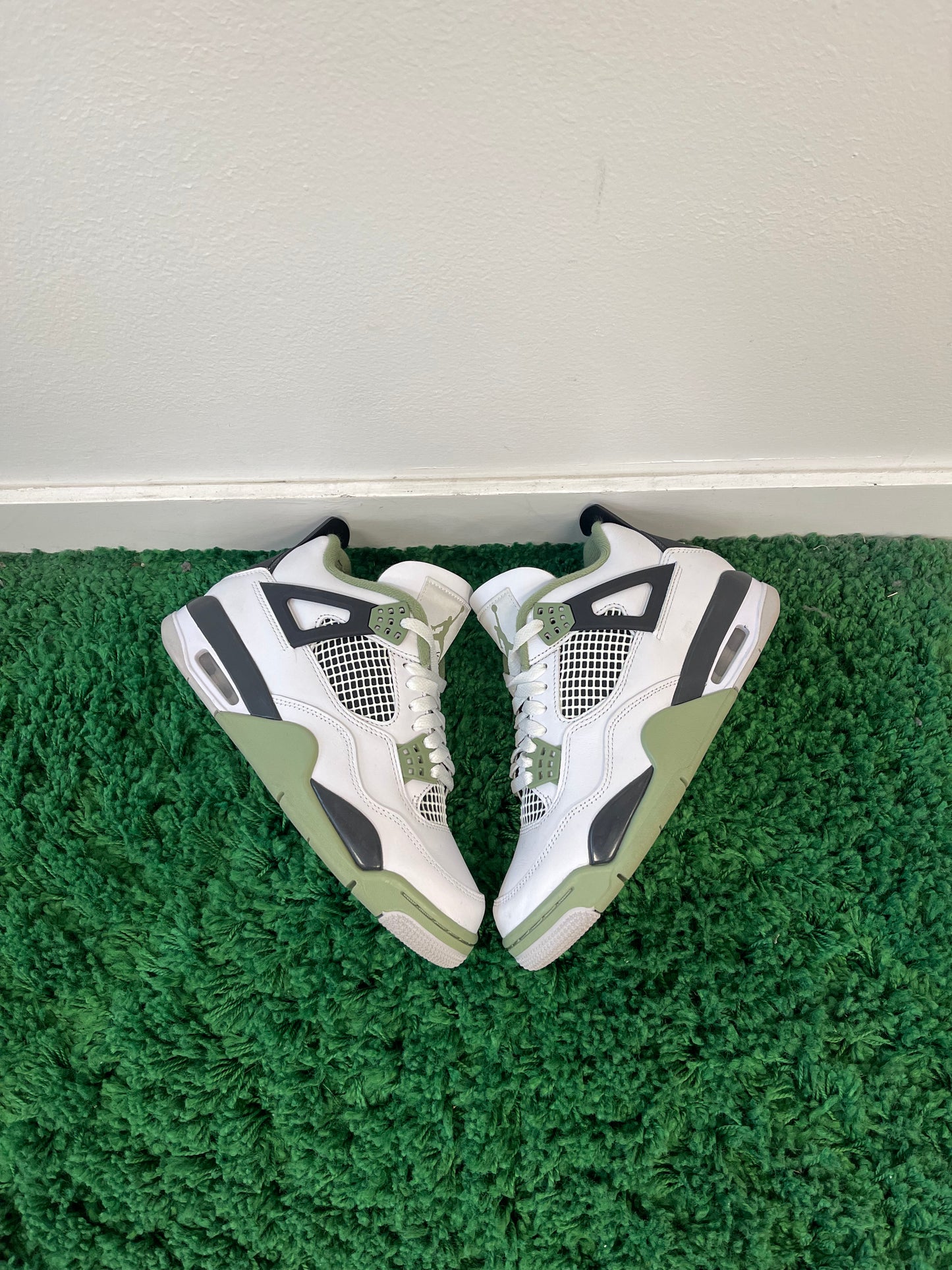 Used Jordan 4 Retro Seafoam (Women’s)