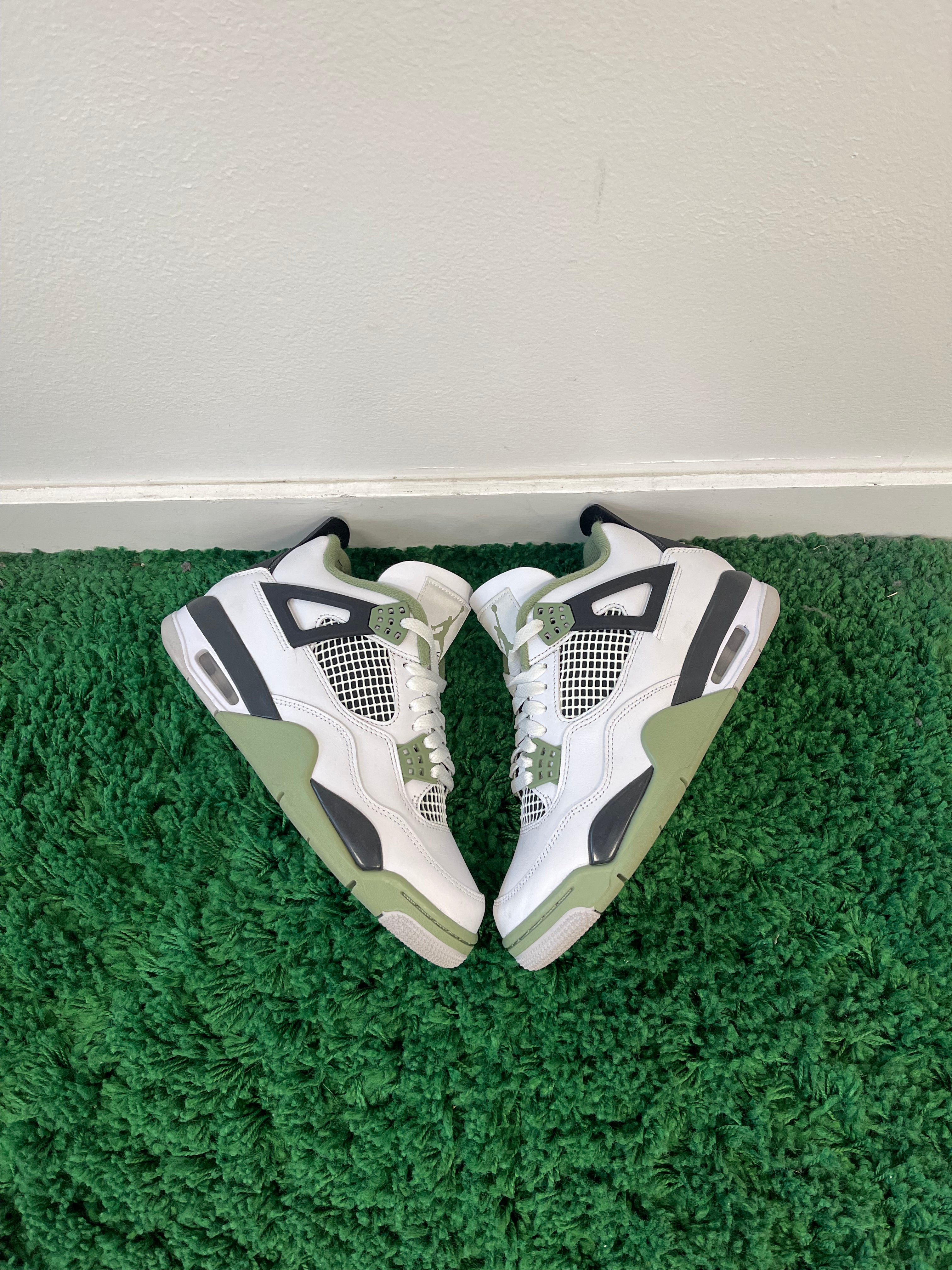 Used Jordan 4 Retro Seafoam (Women’s)