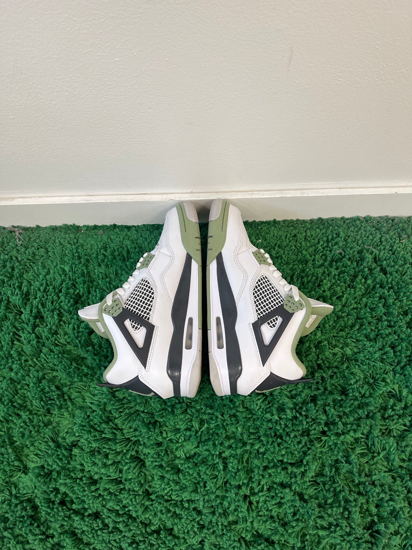 Used Jordan 4 Retro Seafoam (Women’s)