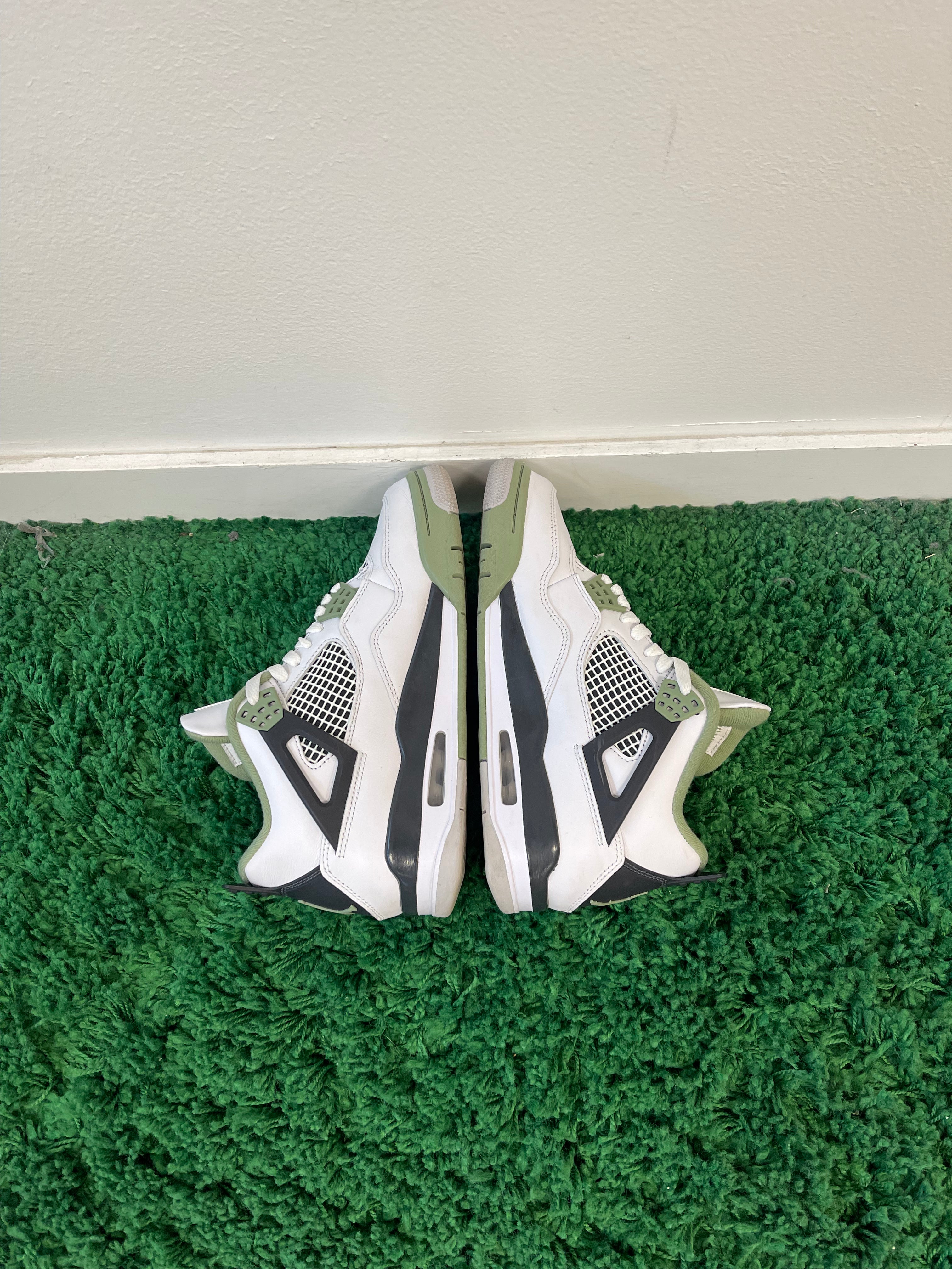 Used Jordan 4 Retro Seafoam (Women’s)