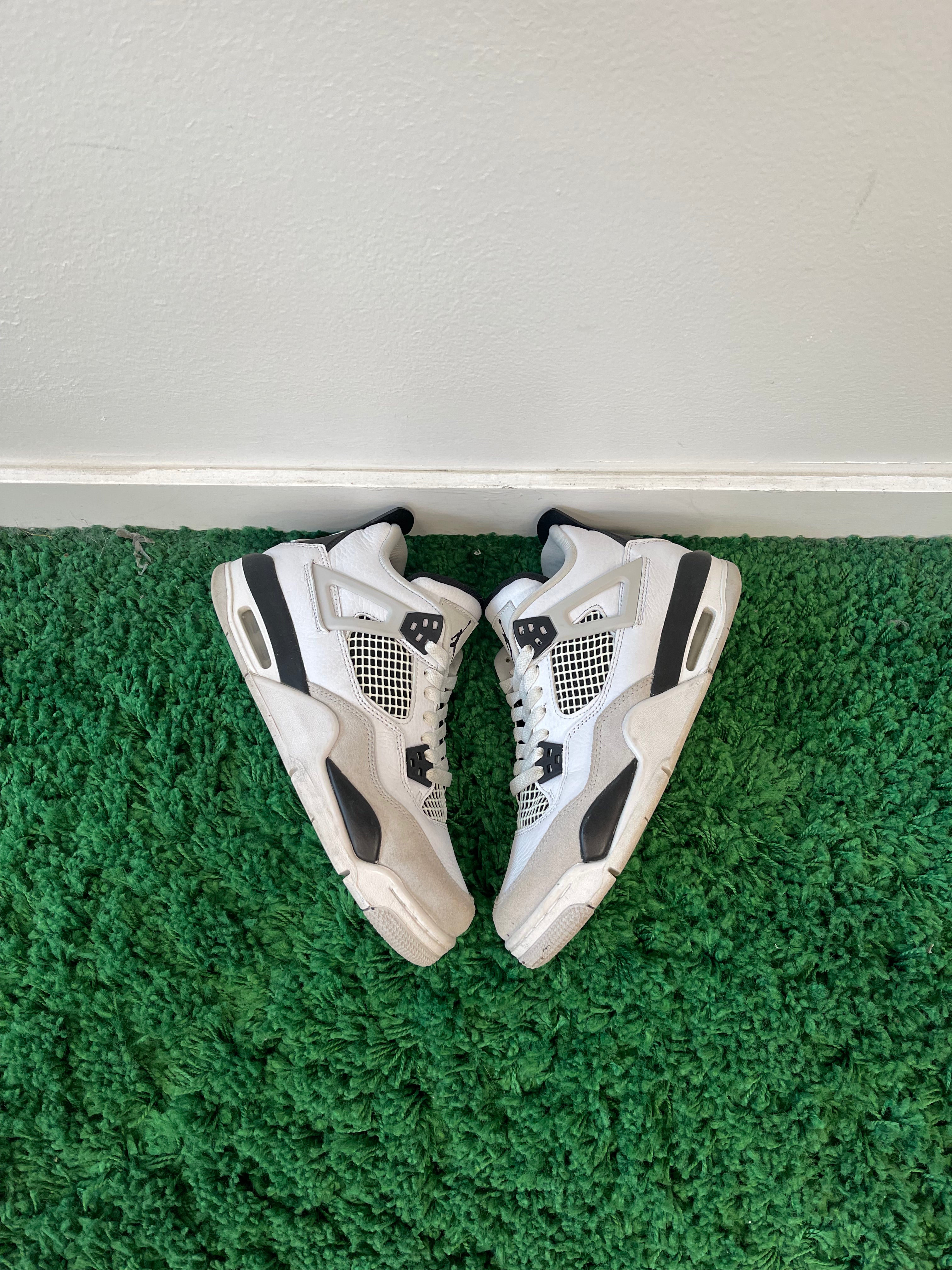 Used Jordan 4 Retro Military Black (Youth)