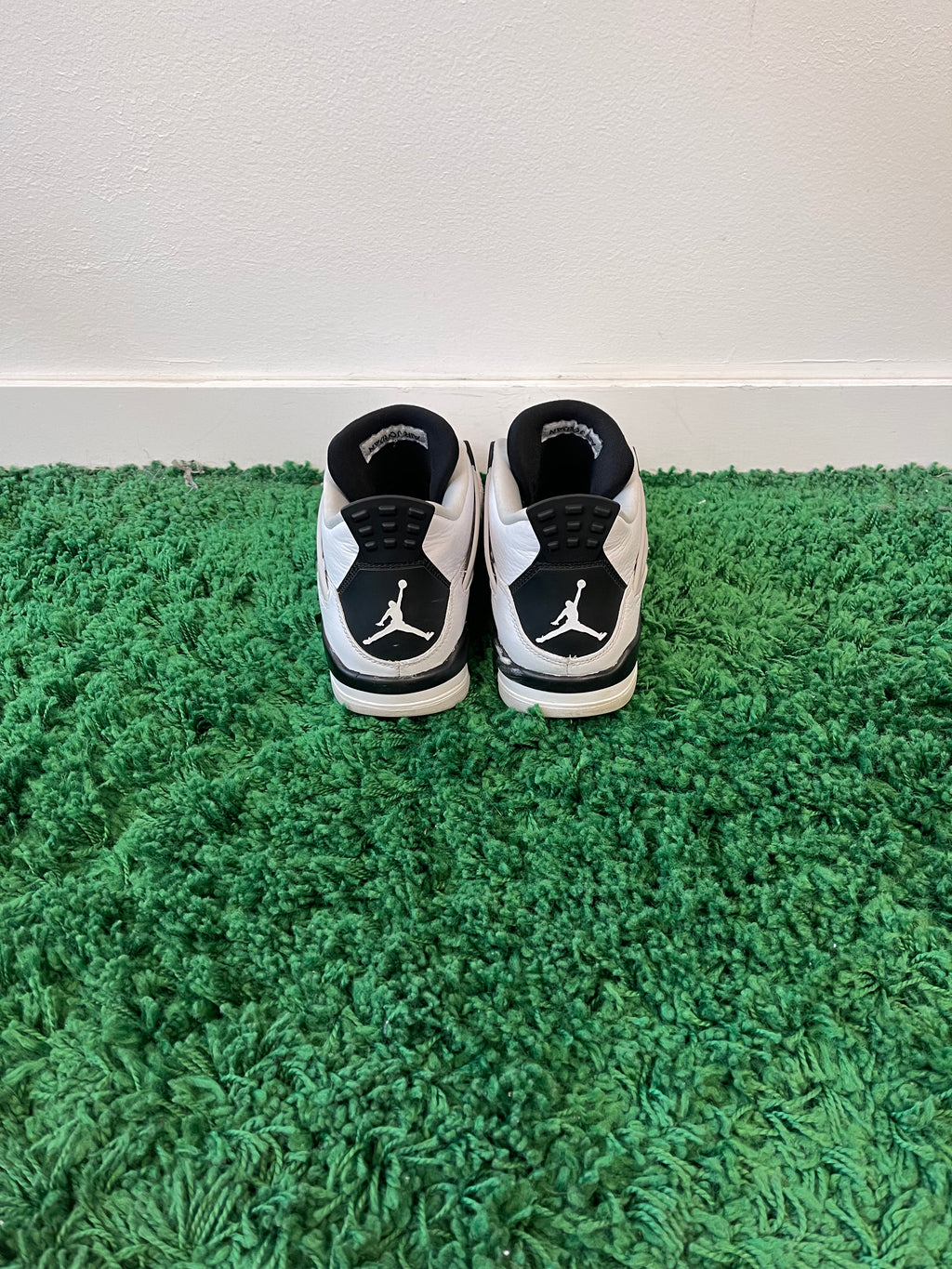 Used Jordan 4 Retro Military Black (Youth)