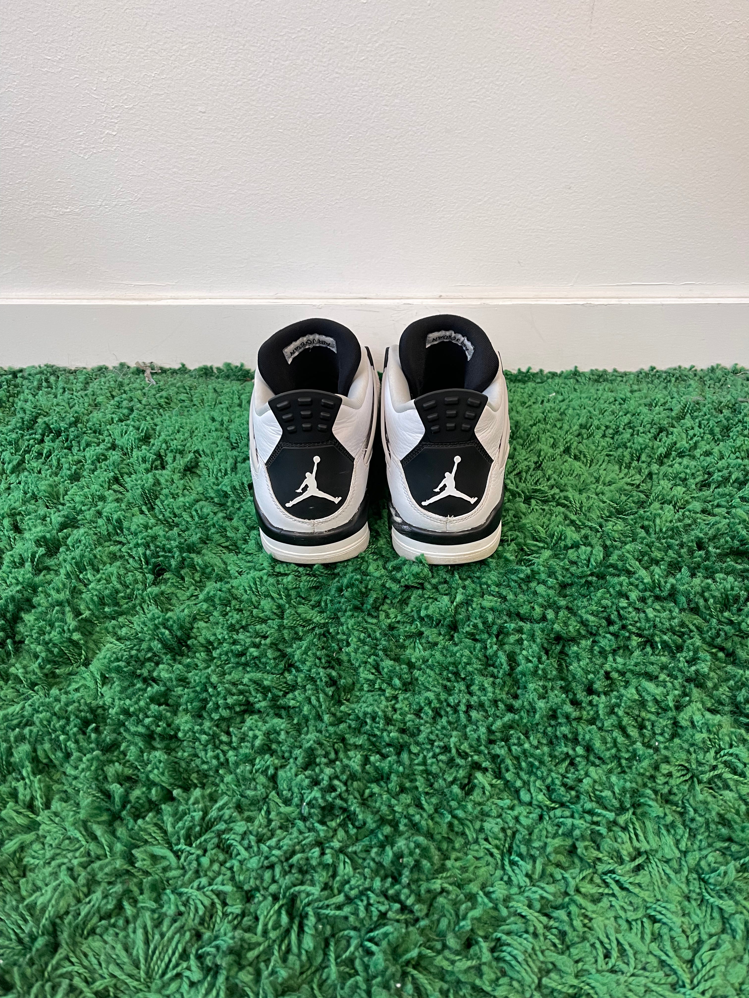 Used Jordan 4 Retro Military Black (Youth)