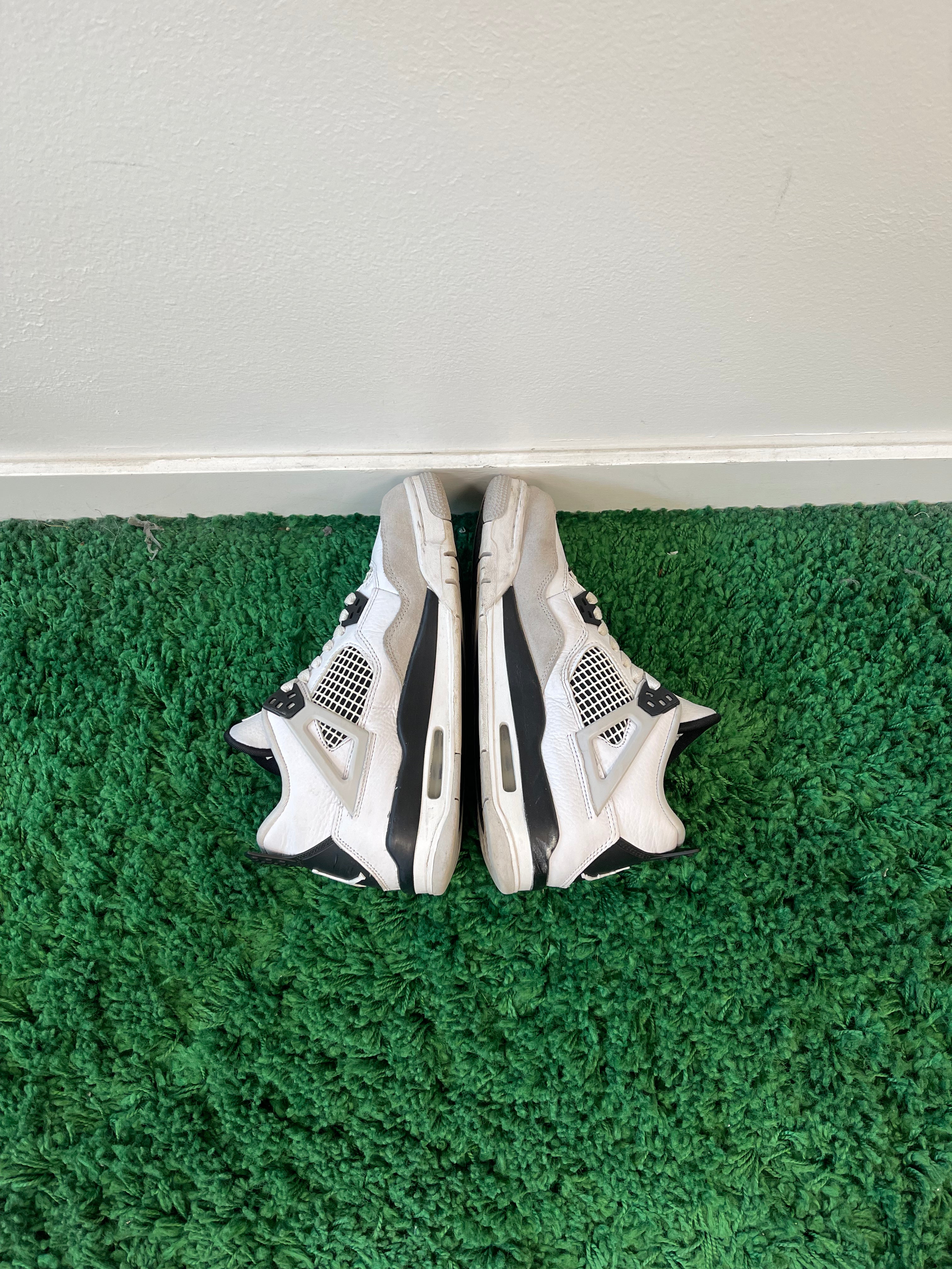 Used Jordan 4 Retro Military Black (Youth)
