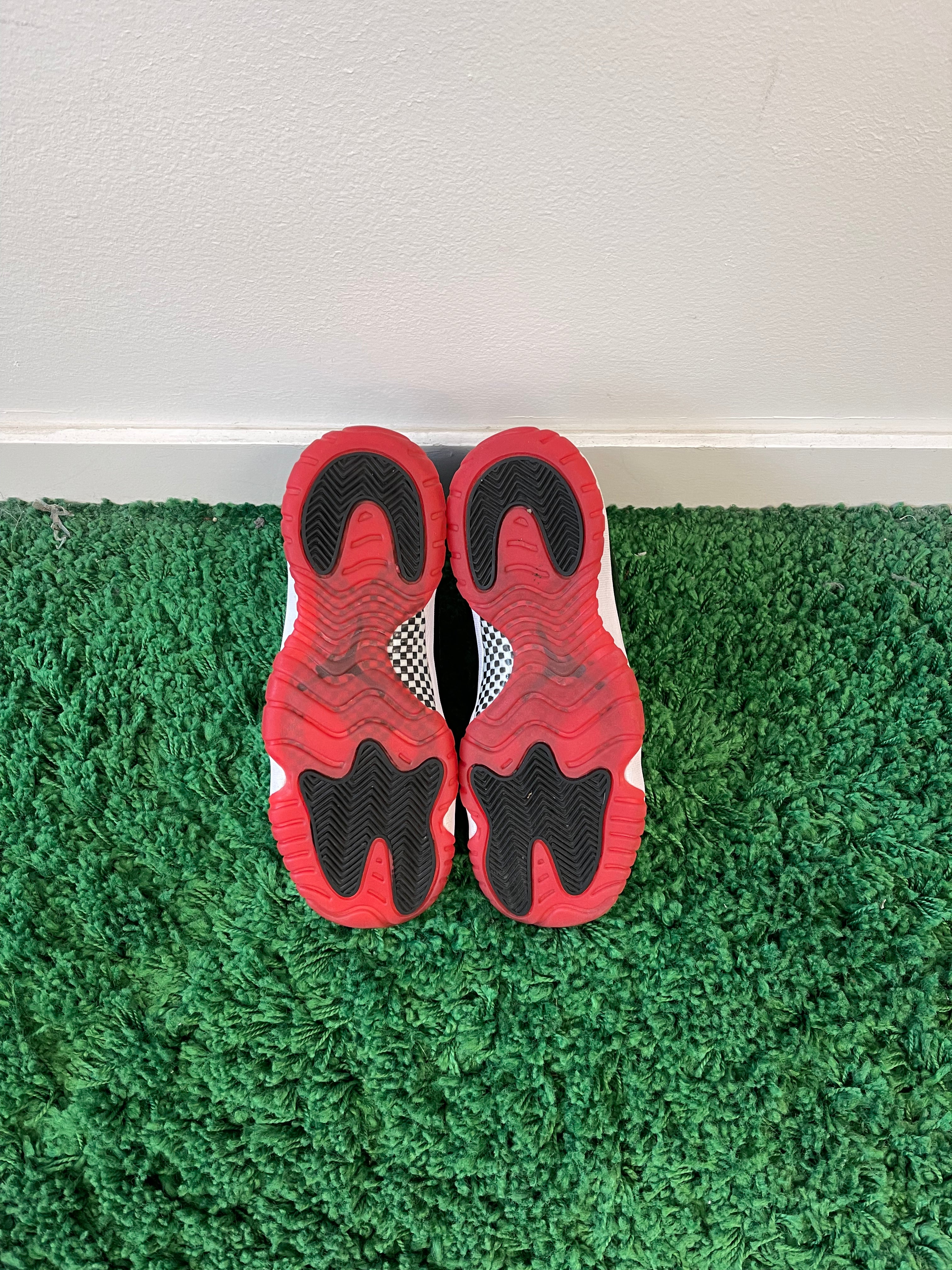 Used Jordan 11 Retro Playoffs Bred 2019 (Youth)