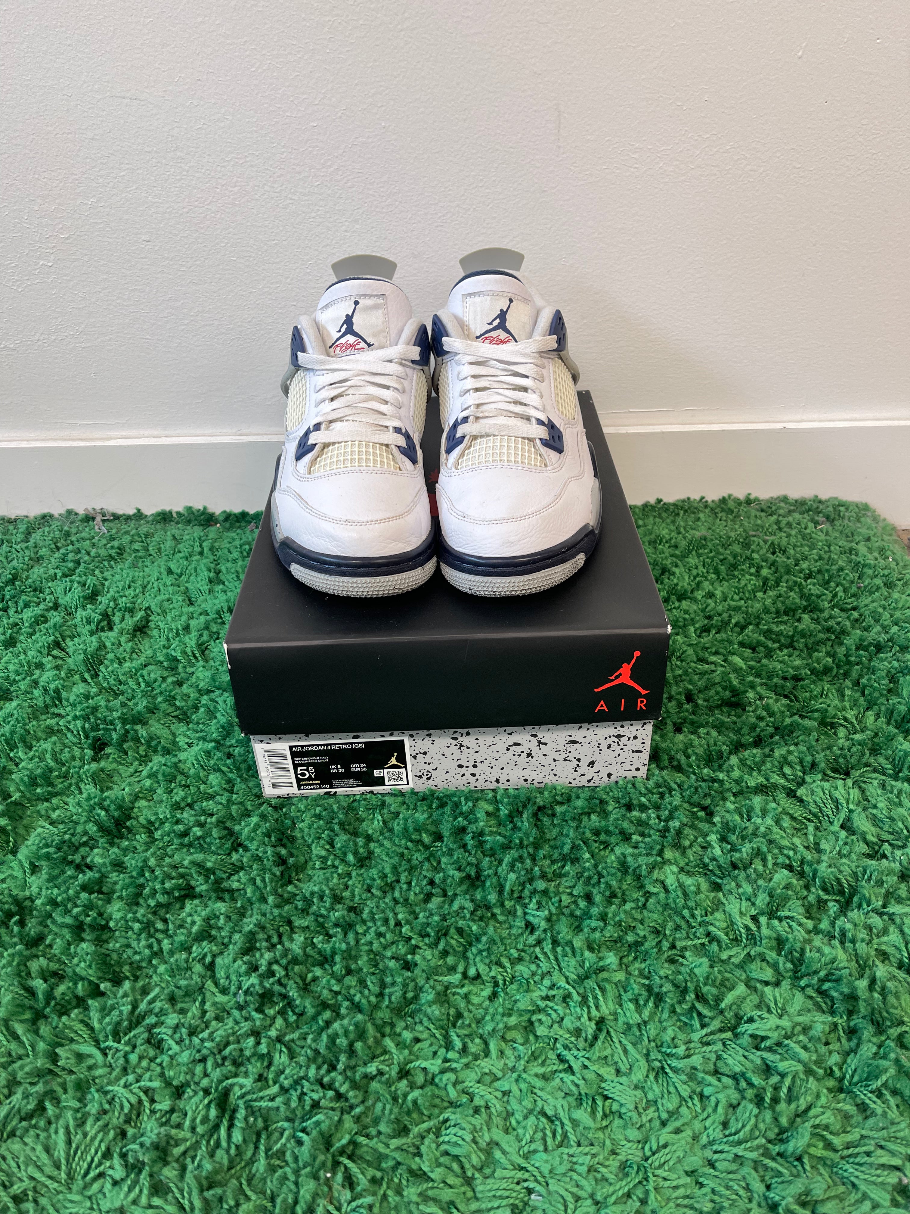 Used Jordan 4 Retro Midnight Navy (Youth)