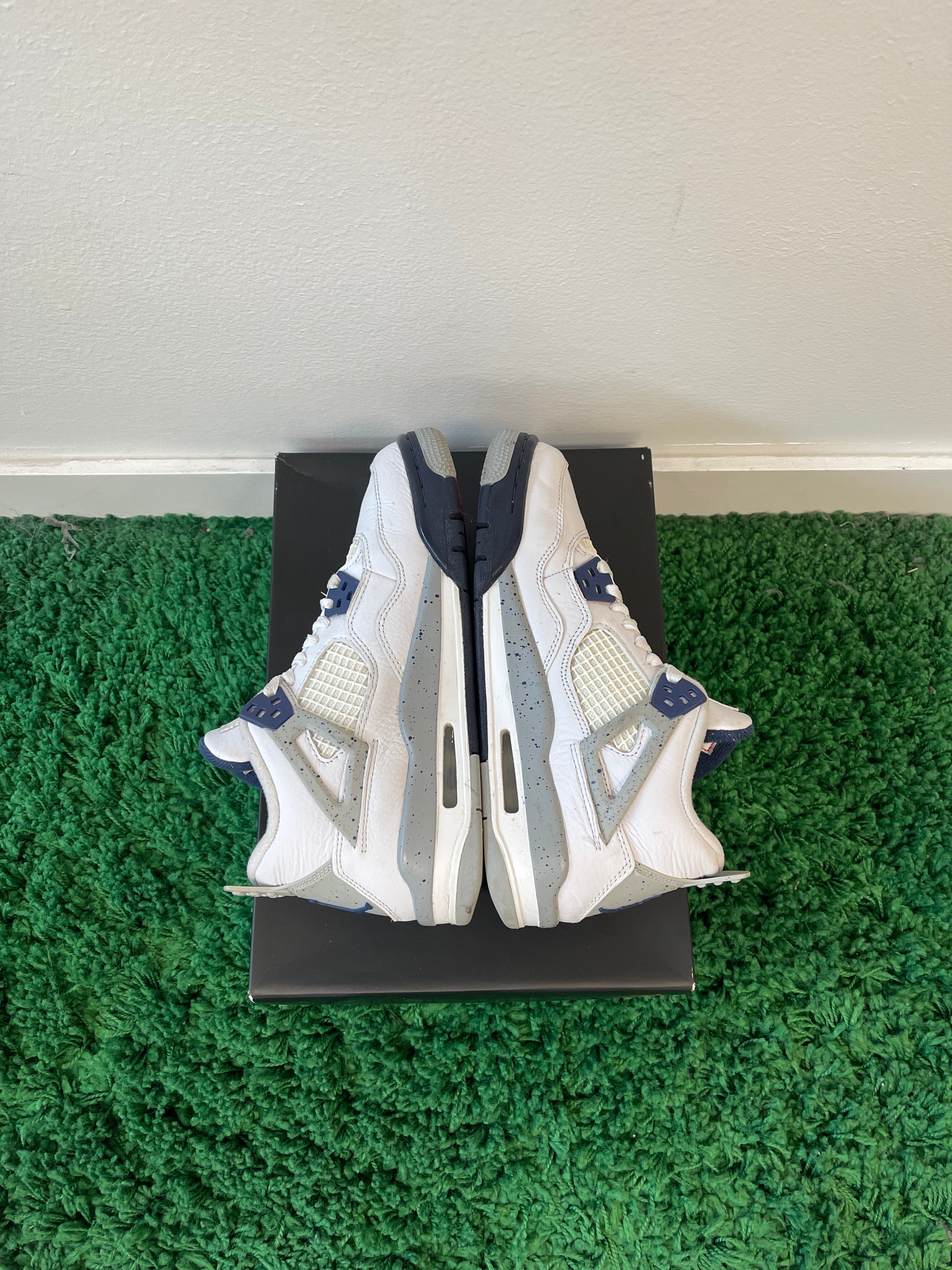Used Jordan 4 Retro Midnight Navy (Youth)
