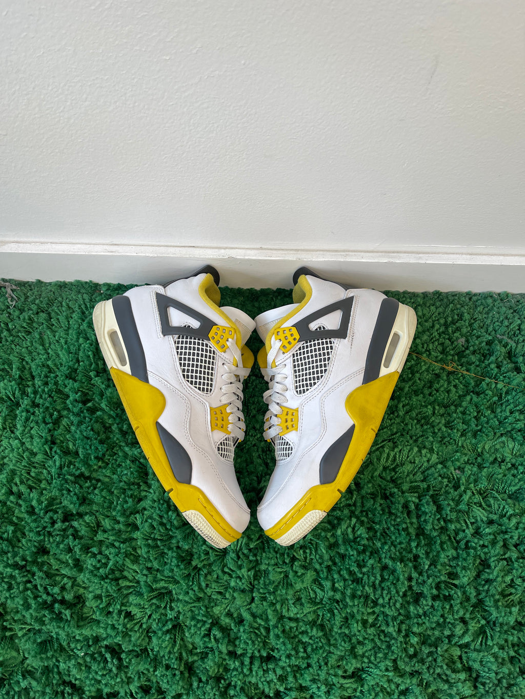 Used Jordan 4 Retro Vivid Sulfur (Women’s)