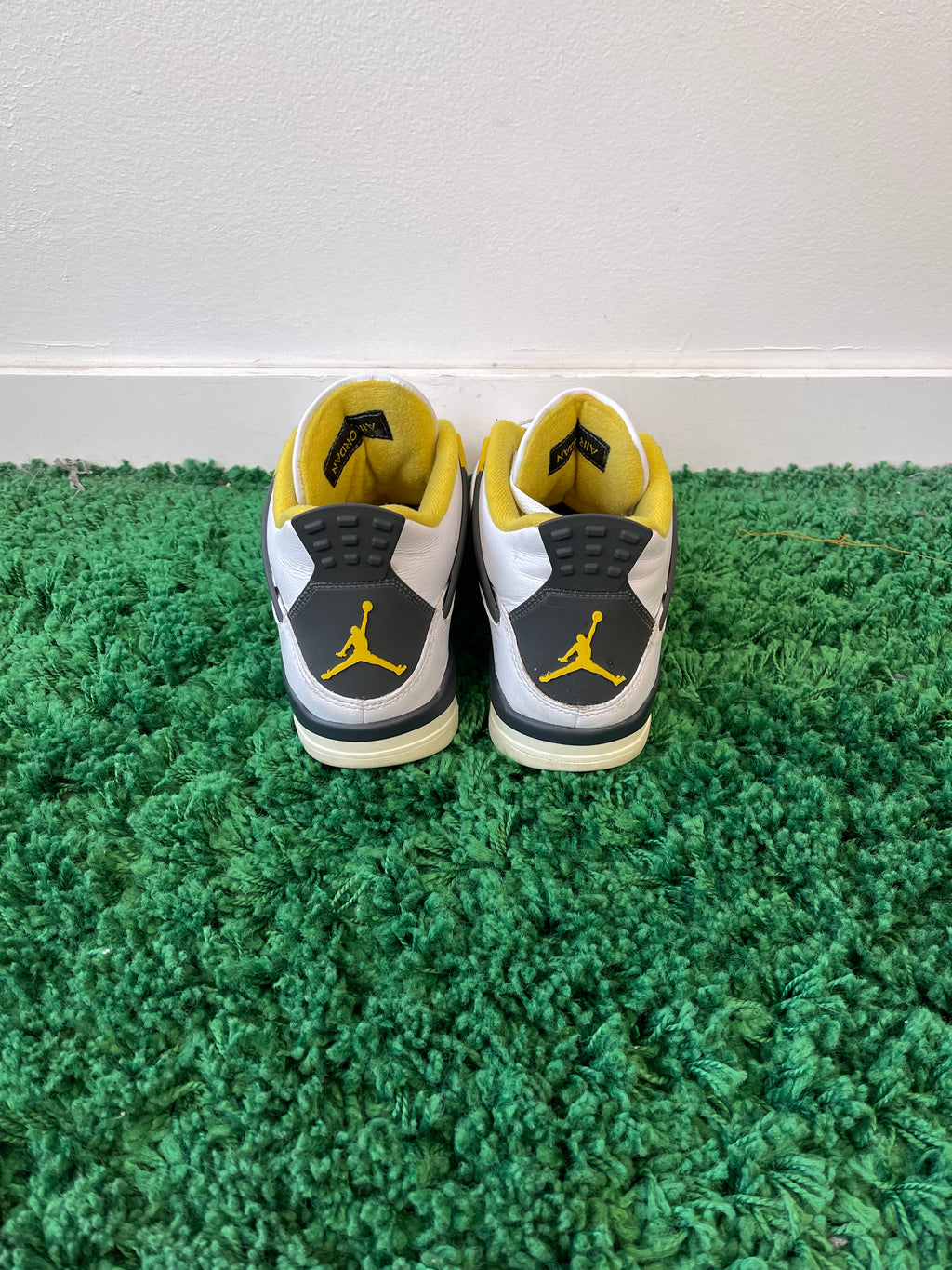 Used Jordan 4 Retro Vivid Sulfur (Women’s)