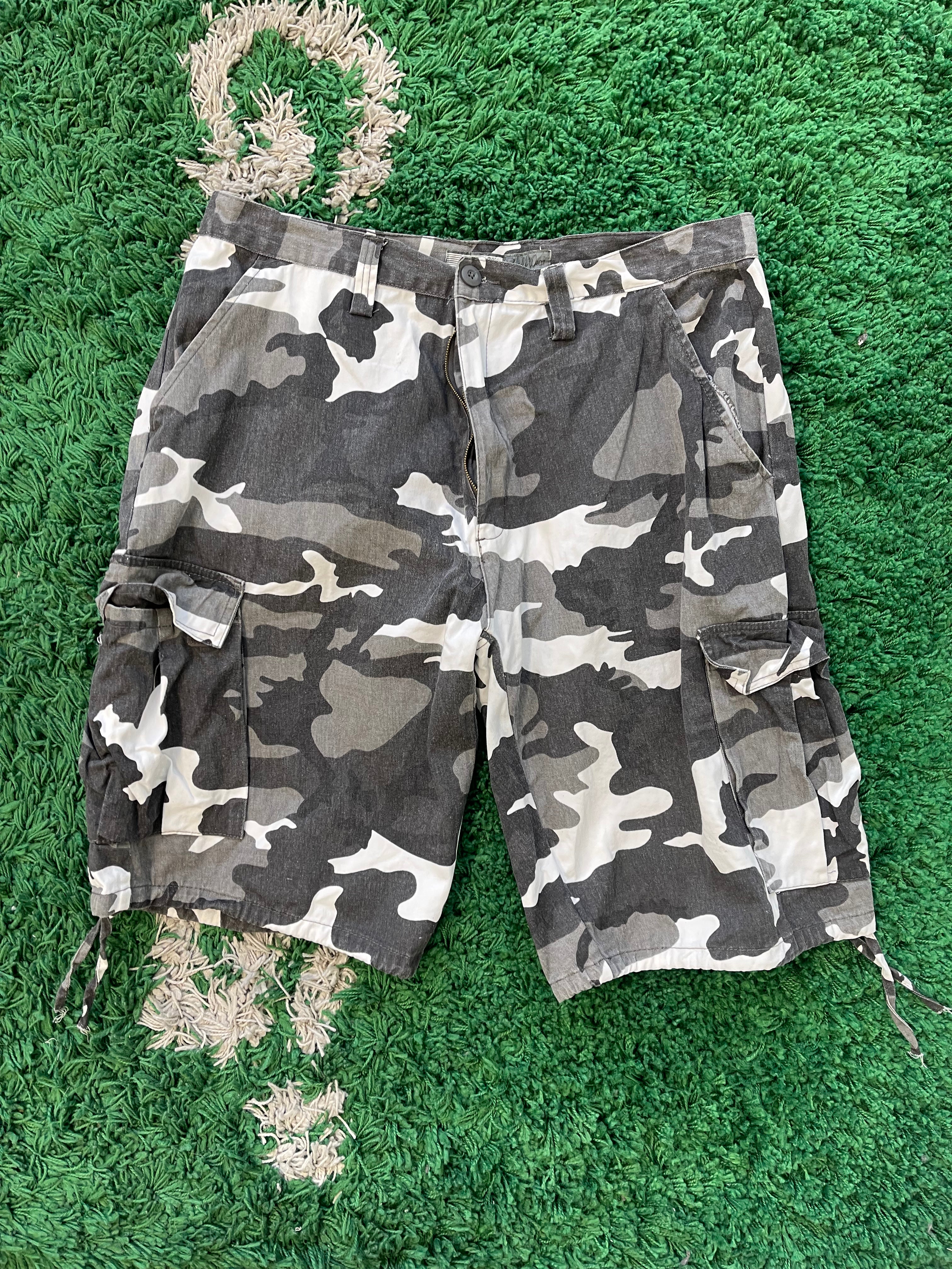 Vintage Regal Wear Camo Cargo Shorts Grey White