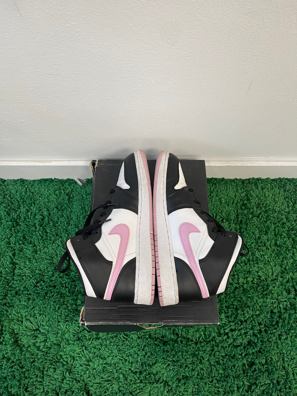Used Jordan 1 Mid White Black Light Arctic Pink (Youth)