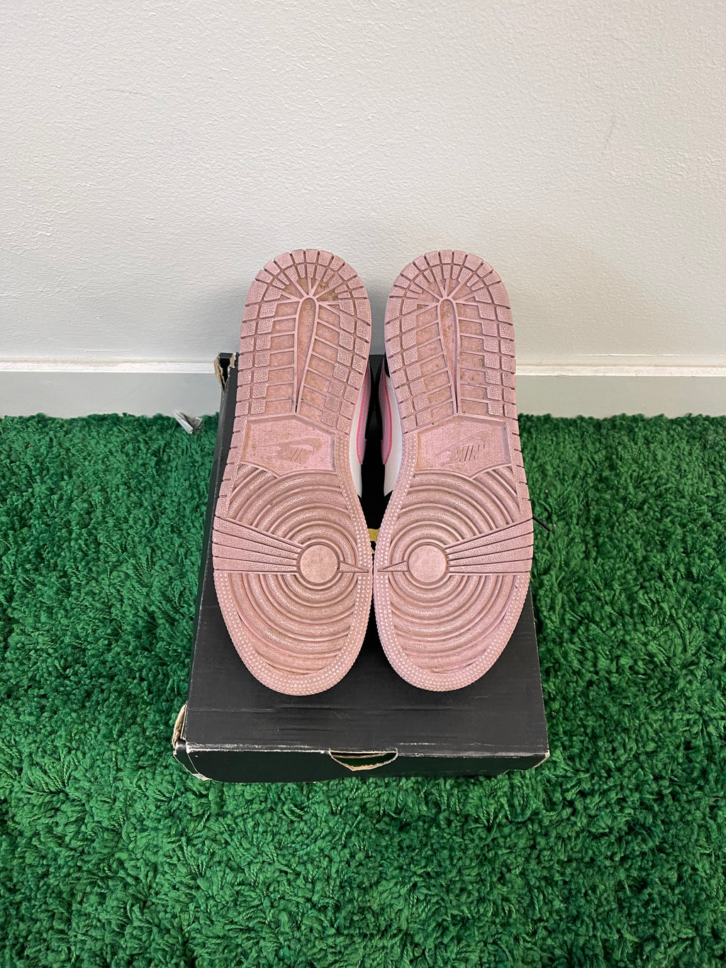 Used Jordan 1 Mid White Black Light Arctic Pink (Youth)